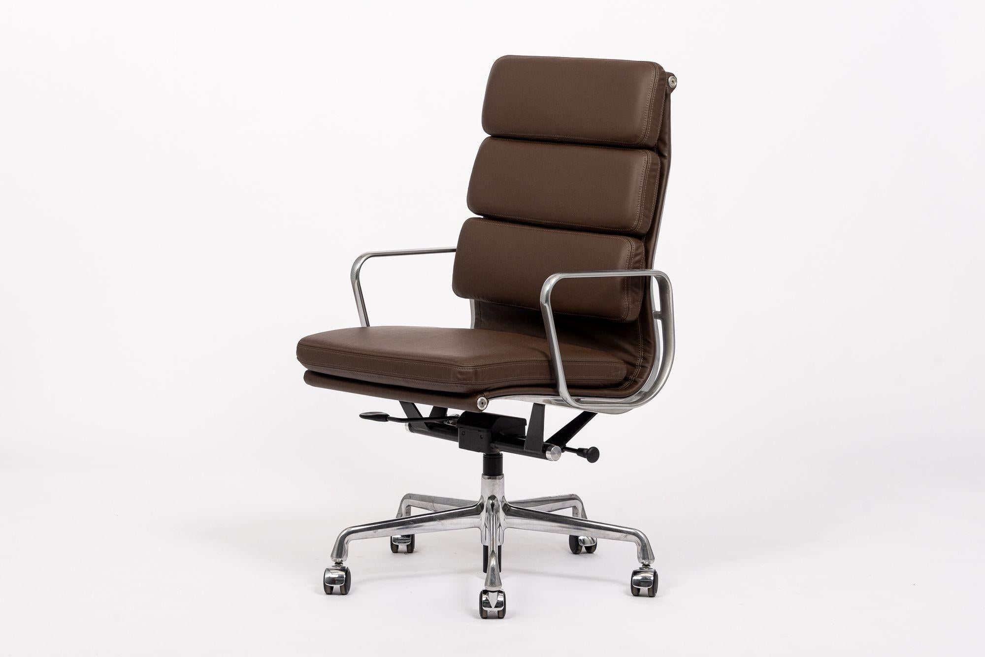 This authentic Eames for Herman Miller Soft Pad Executive Height office chair from the Aluminum Group Collection was manufactured in the 2000s. This executive height chair features a taller backrest, rich, dark chocolate brown leather upholstery,