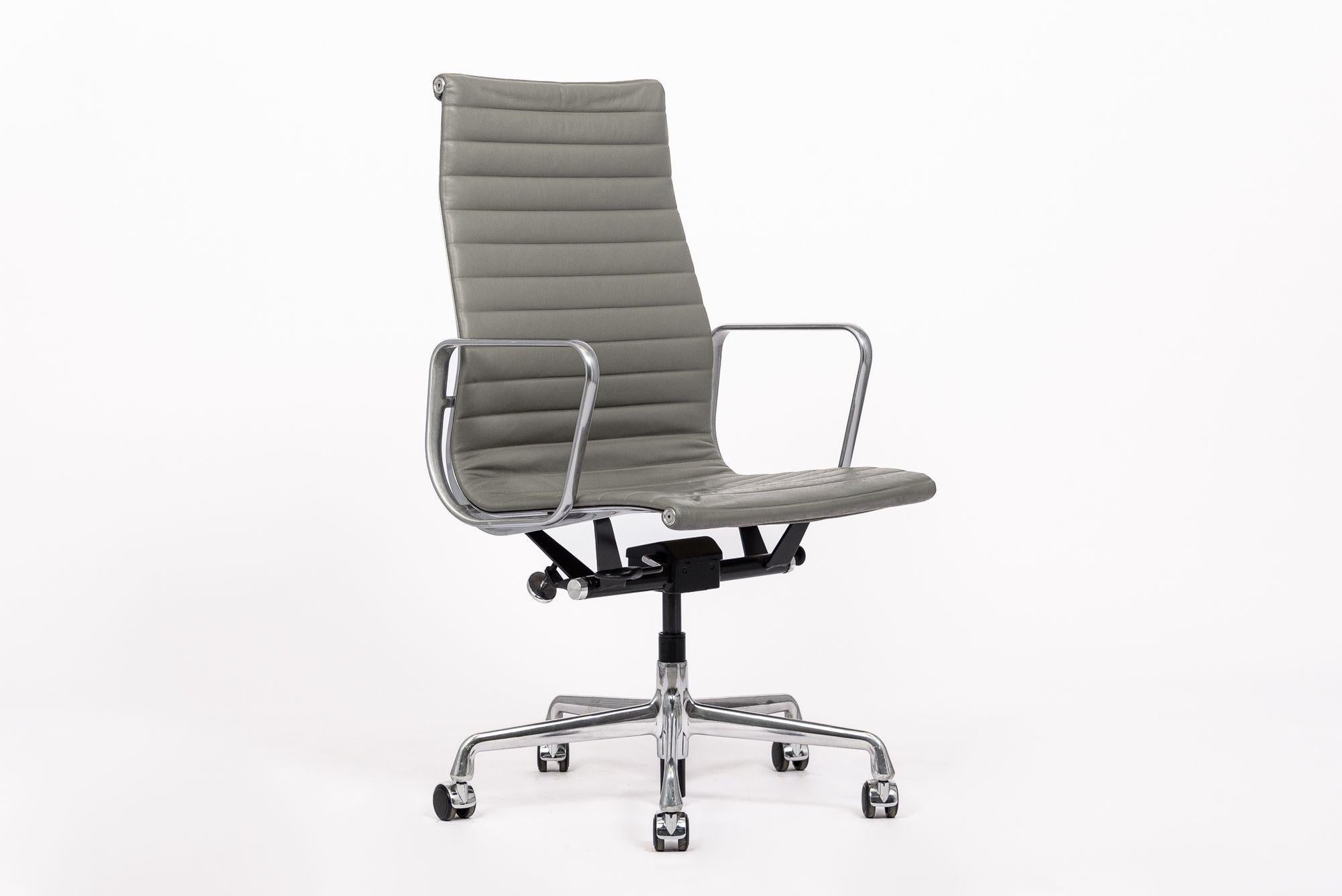 Mid-Century Modern Herman Miller Eames Tall Gray Leather Desk Chair Executive Thin Pad For Sale