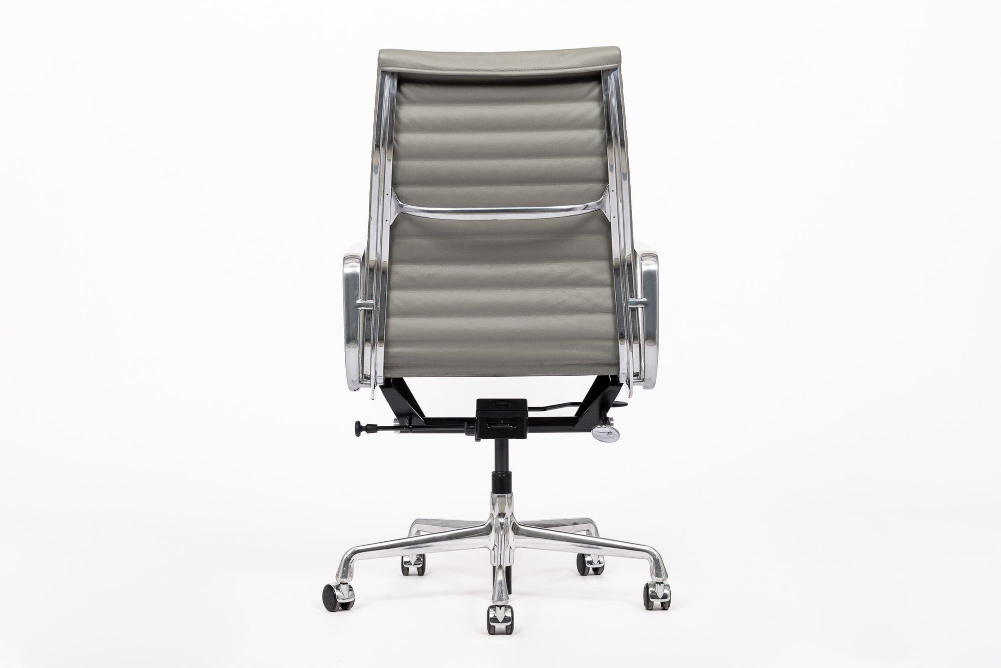 Herman Miller Eames Tall Gray Leather Desk Chair Executive Thin Pad In Good Condition For Sale In Detroit, MI