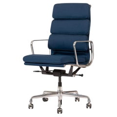 Herman Miller Eames Großer marineblauer Stoff-Schreibtischstuhl mit weichem Gestell