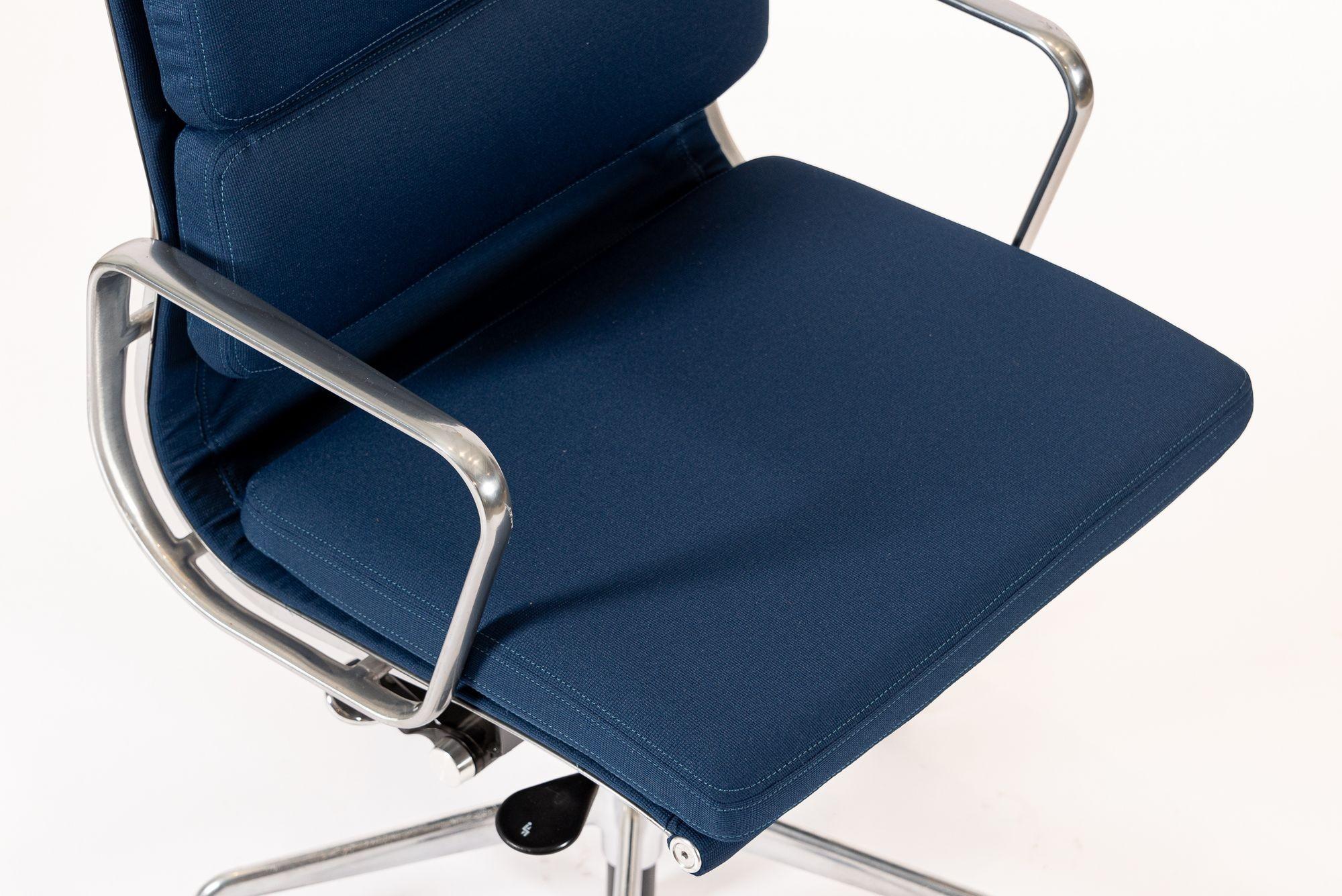 Herman Miller Eames Alto Blu Navy Tessuto Sedie da Ufficio Set di 2 in vendita 3