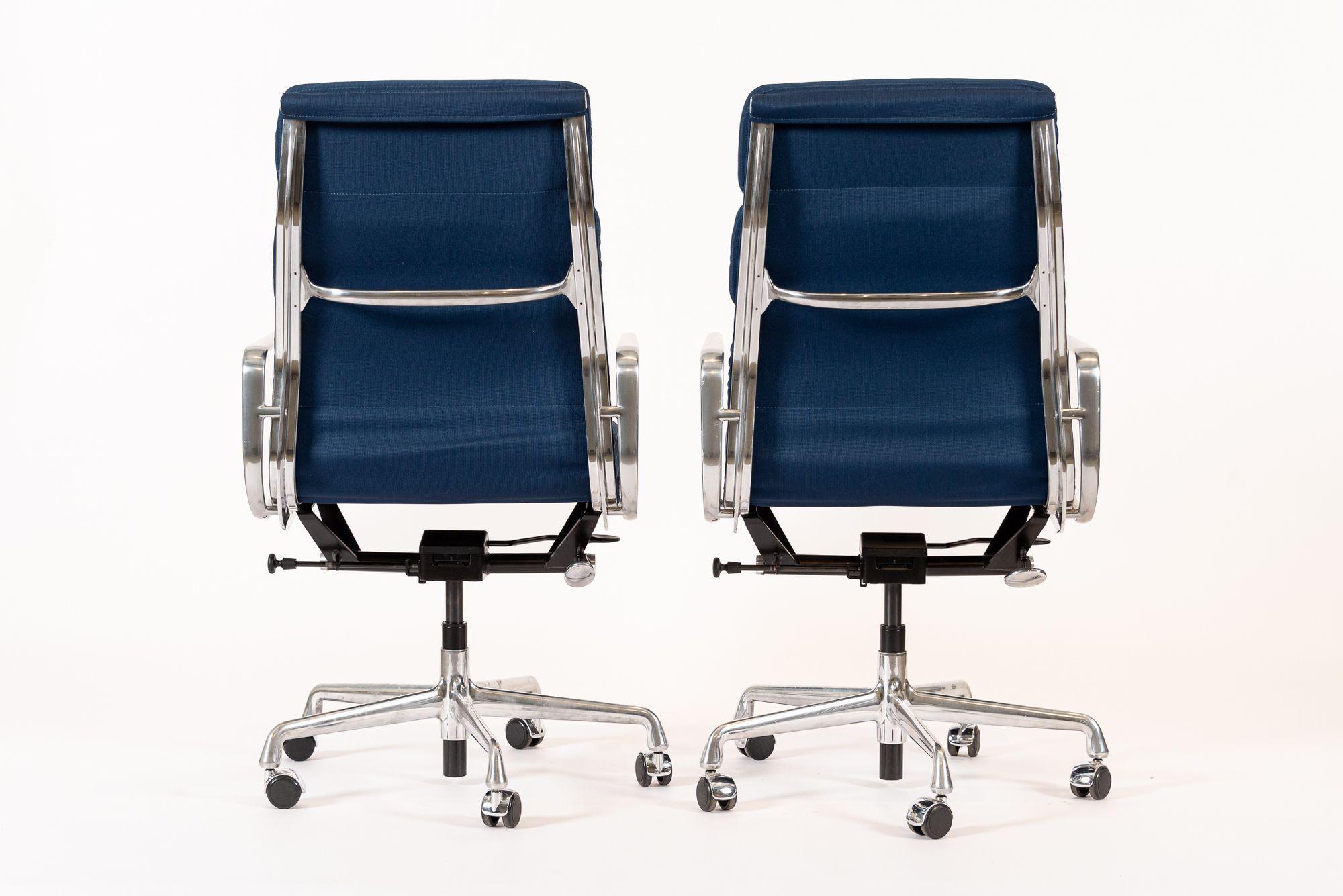 Herman Miller Eames Alto Blu Navy Tessuto Sedie da Ufficio Set di 2 In condizioni buone in vendita a Detroit, MI