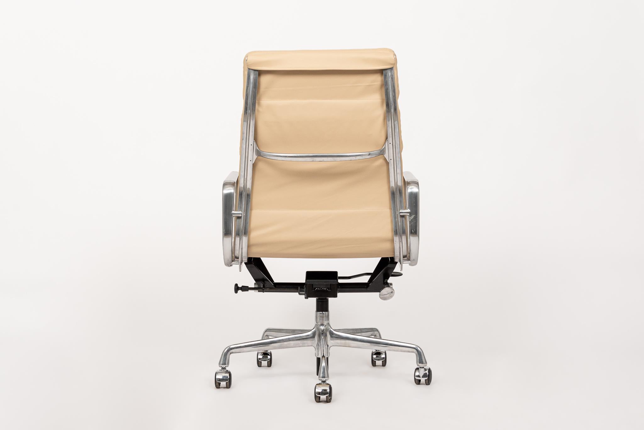 Contemporary Herman Miller Eames Tall Tan Leather Office Chair Aluminum Group