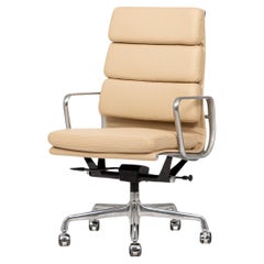 Herman Miller Eames Großer brauner Leder-Bürostuhl aus Aluminiumgruppe