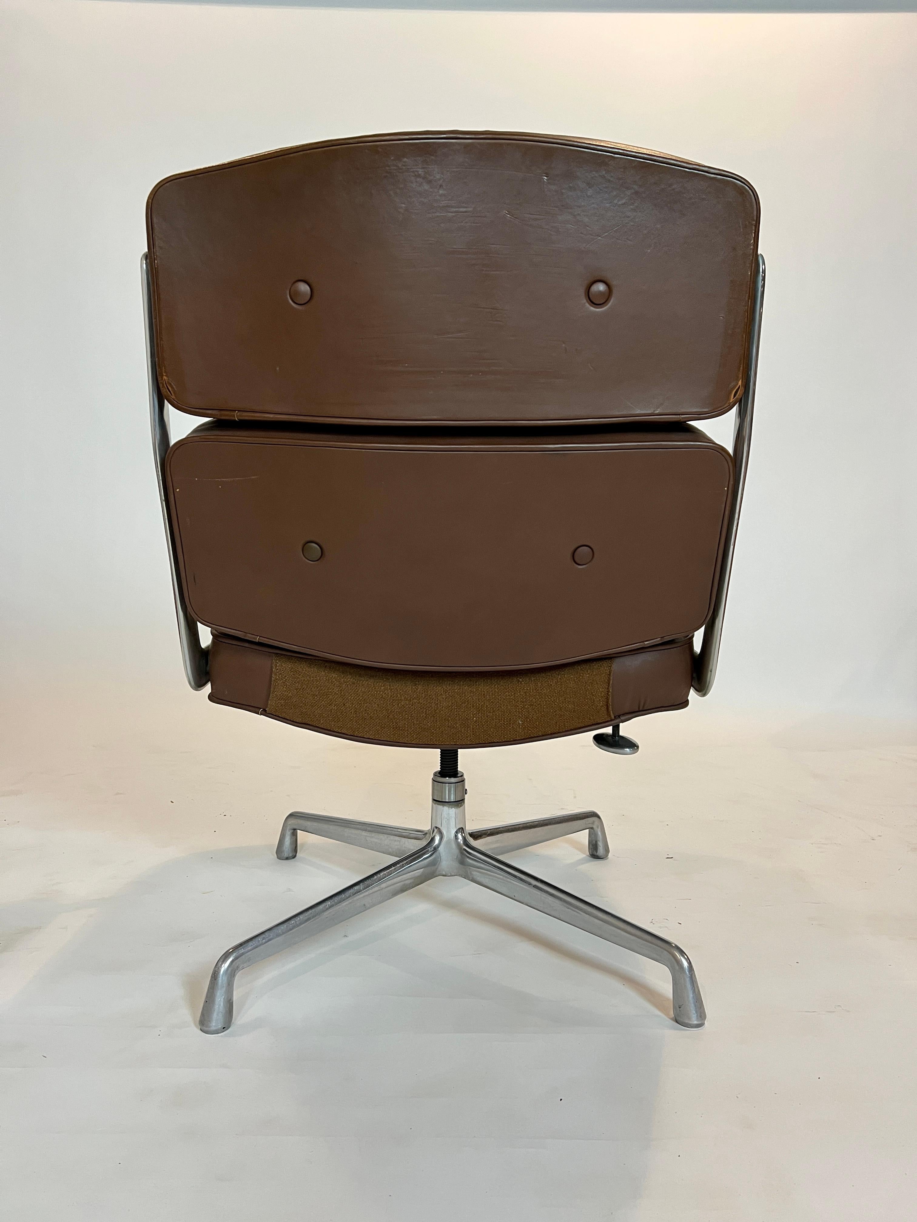 Mid-Century Modern Herman Miller Eames Time Life Executive Chair ES204