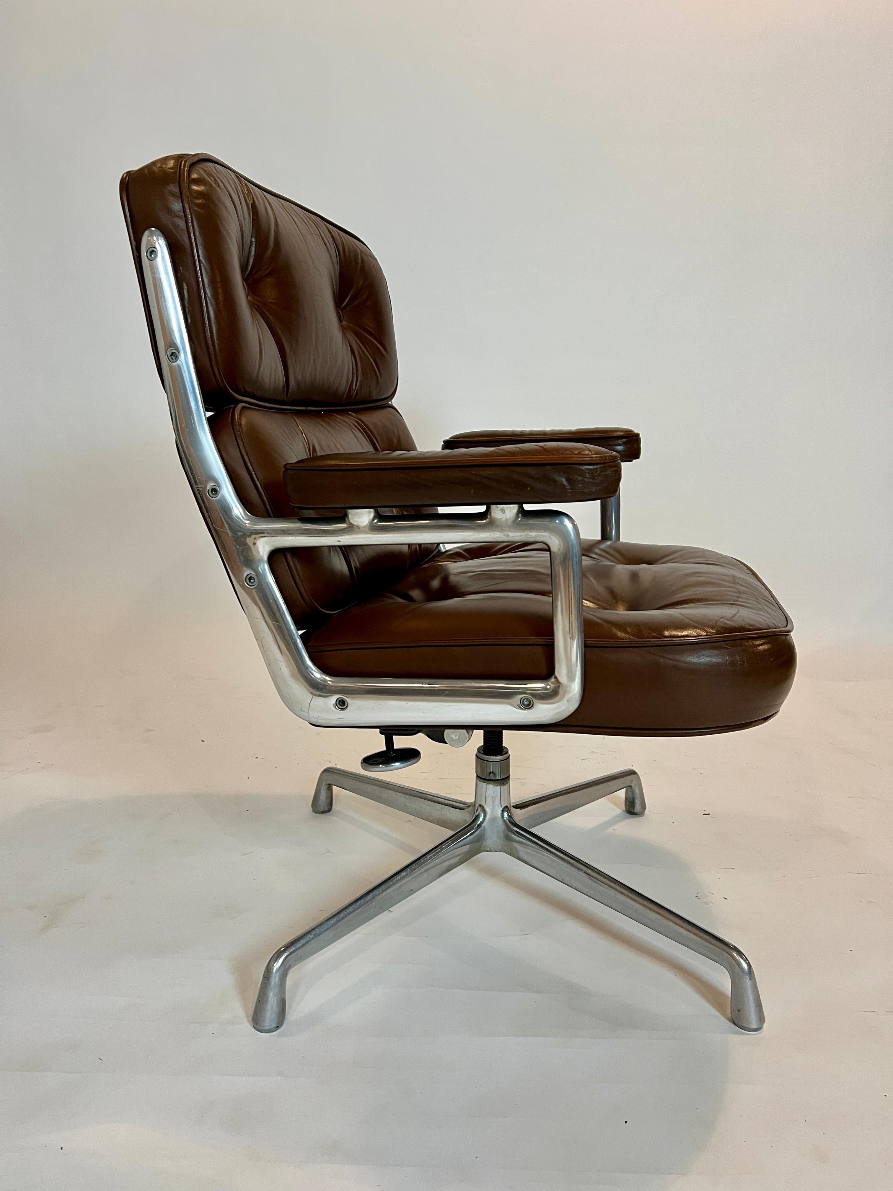 Herman Miller Eames Time Life Executive Chair ES204 In Good Condition In Chicago, IL