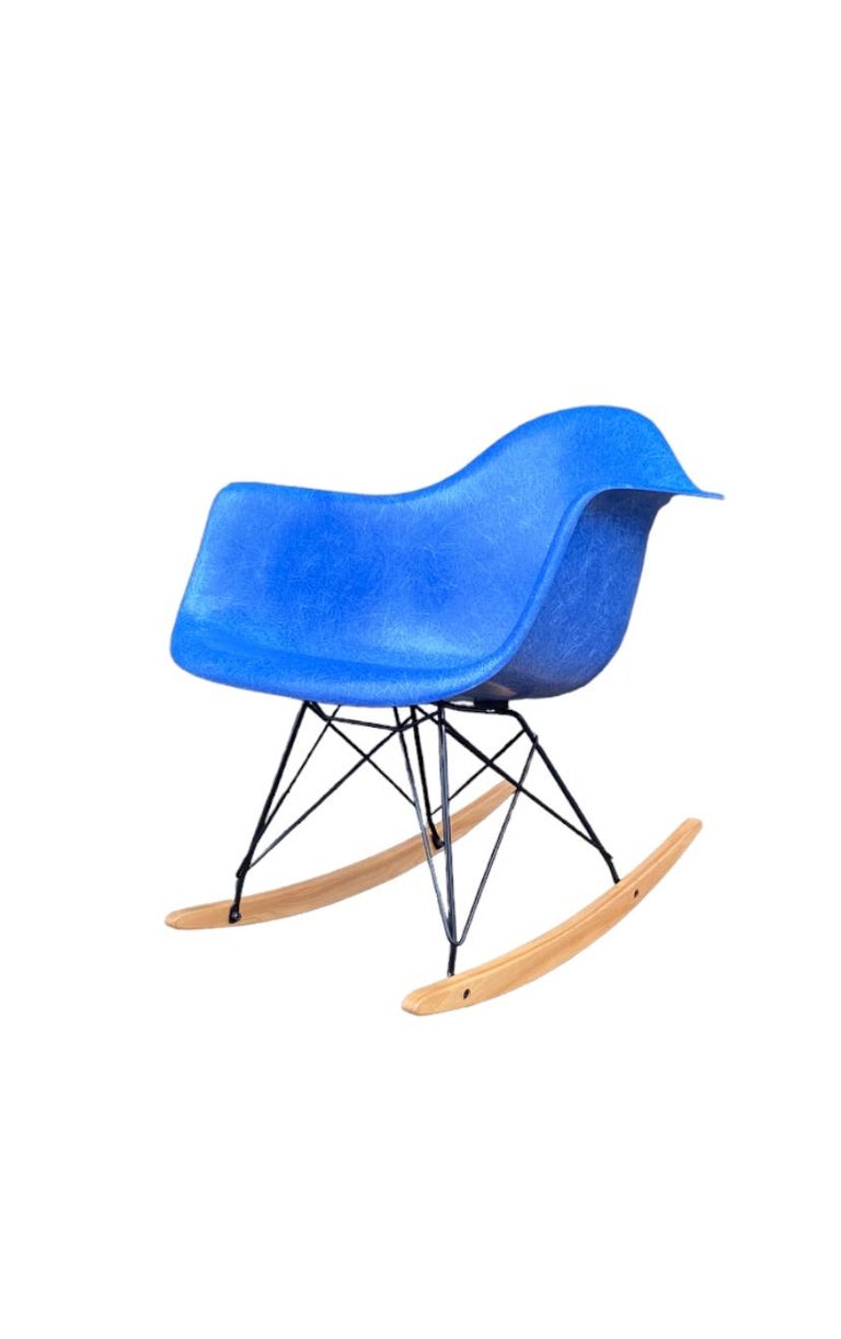  Herman Miller Eames Ultramarine Fiberglass Rar Rocking Chair For Sale 4