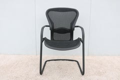 Herman Miller Ergonomischer Aeron-Beistell-/Guest- oder Schreibtischstuhl Größe B, aus Kohlenstoffgeflecht