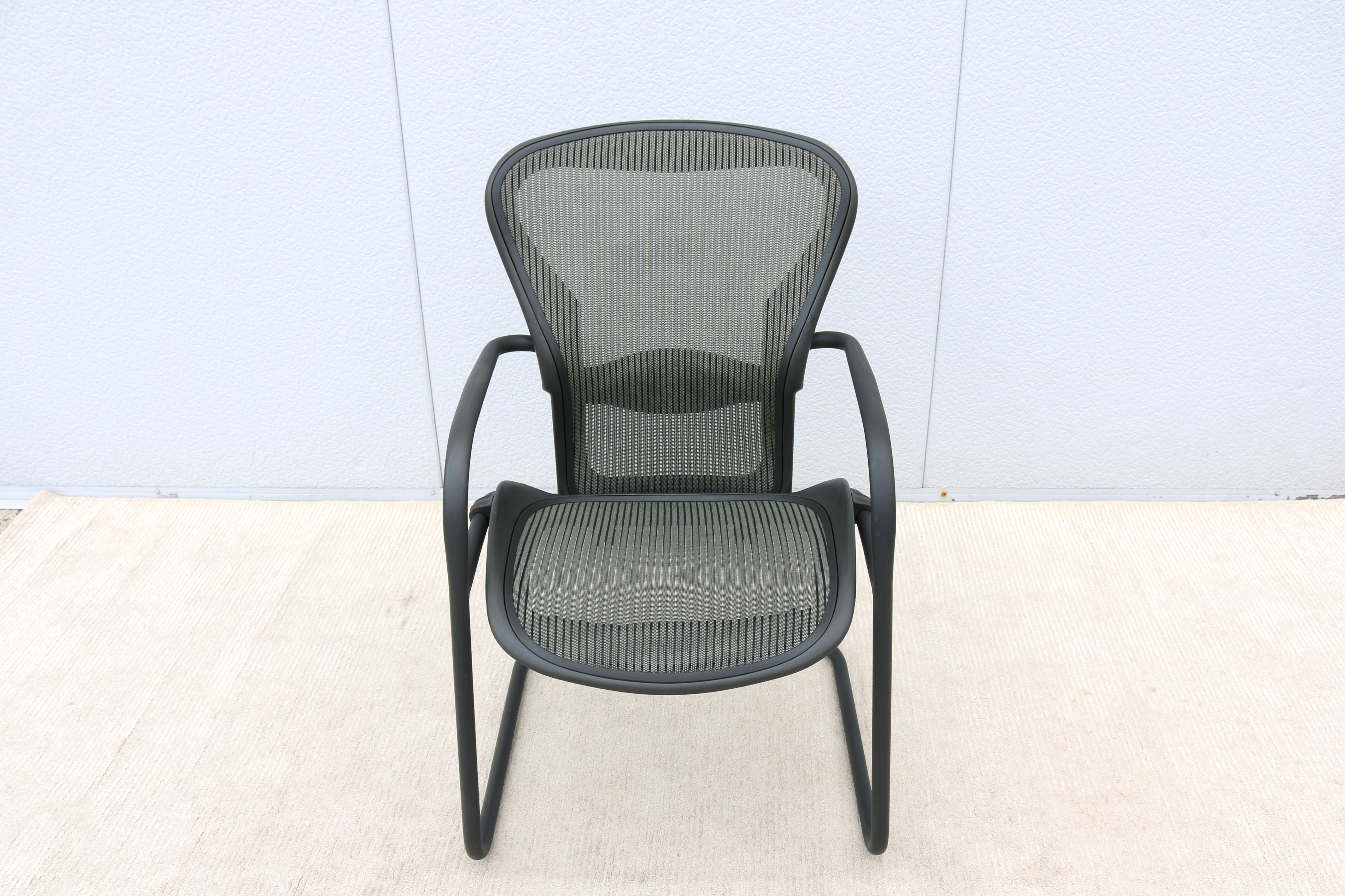 Moderno Herman Miller Sedia ergonomica Aeron da tavolo o da fianco Taglia B in Nickel Mesh in vendita