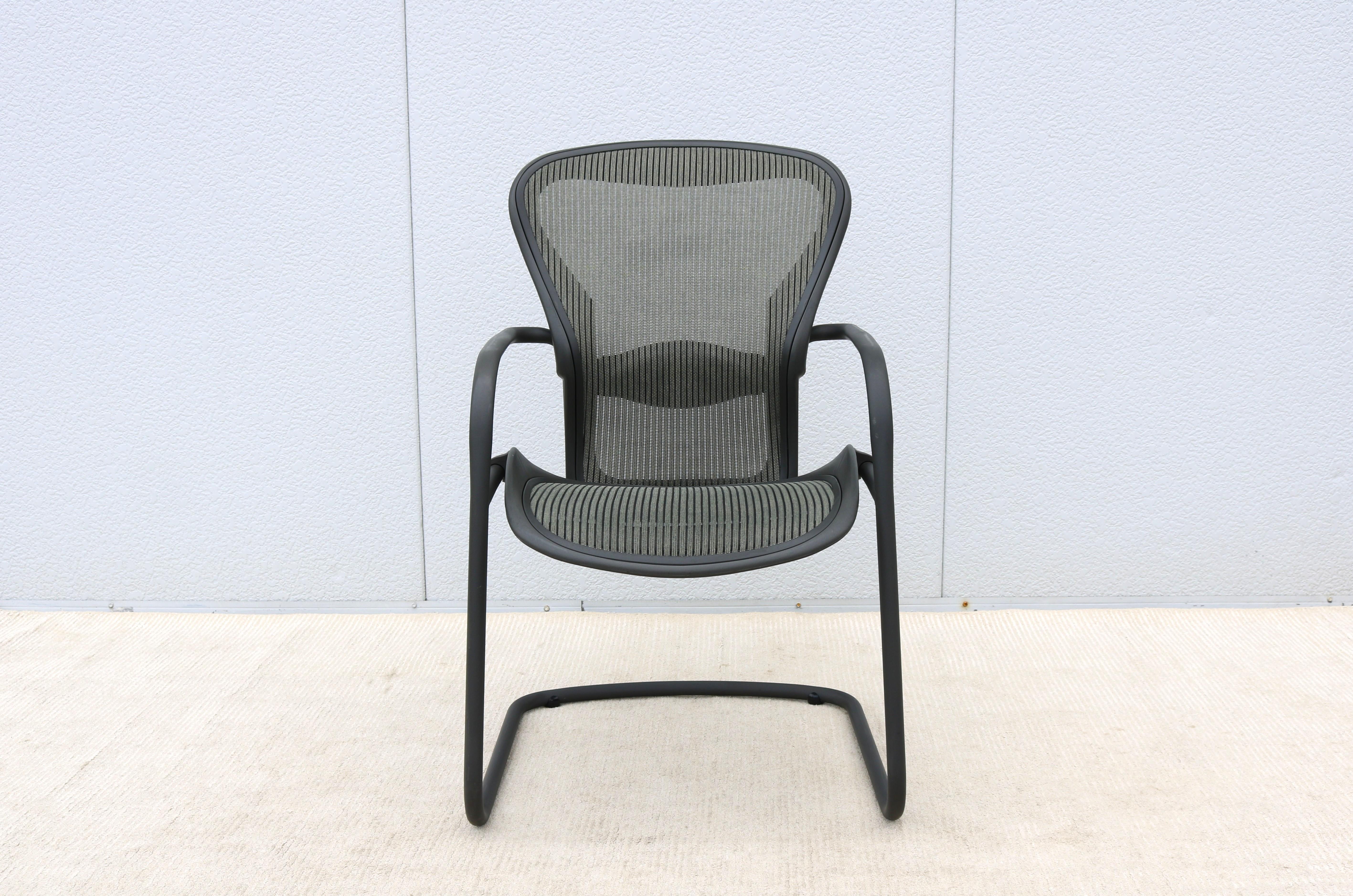 Americano Herman Miller Sedia ergonomica Aeron da tavolo o da fianco Taglia B in Nickel Mesh in vendita