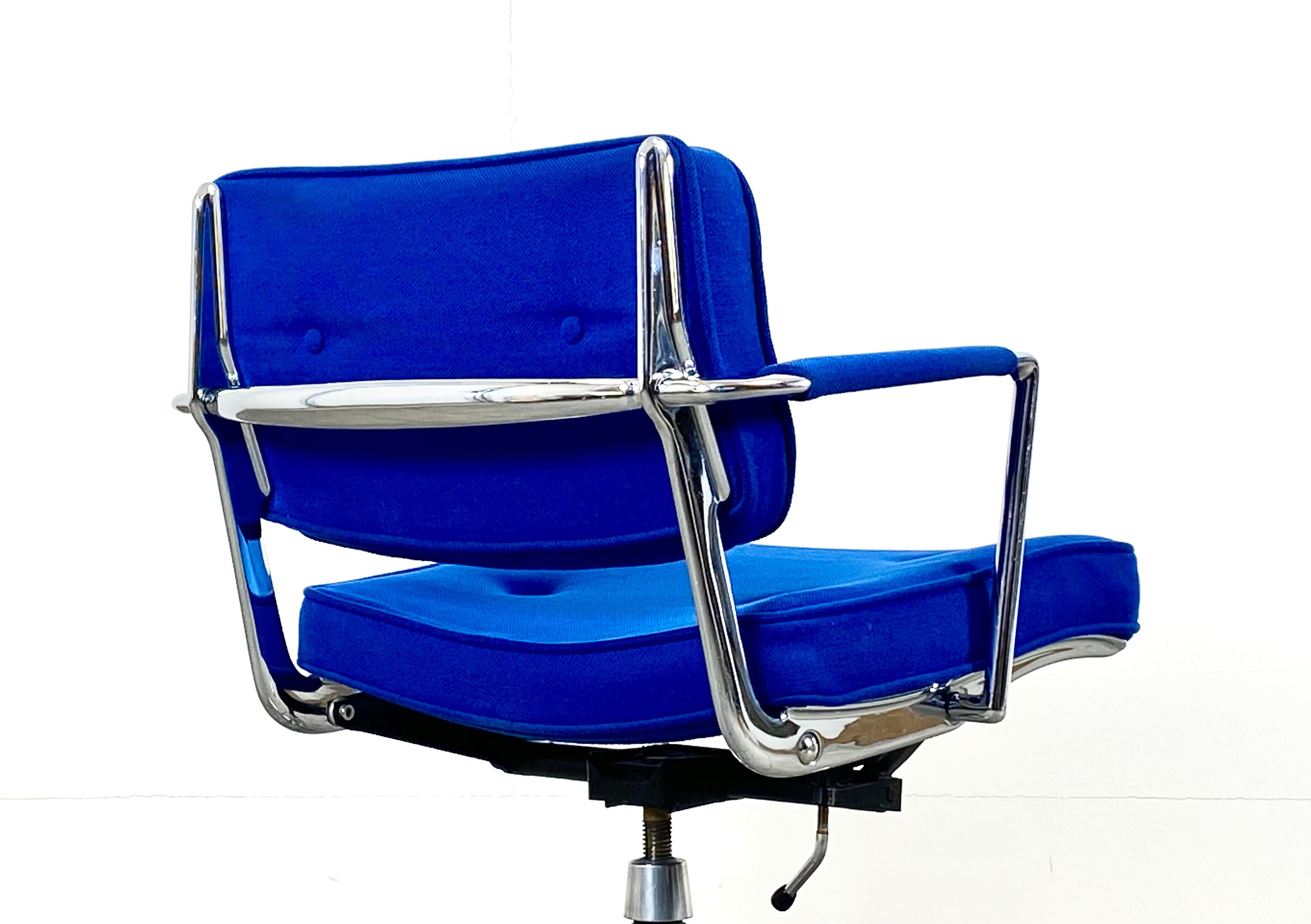 Mid-Century Modern Herman Miller ES102 Chaise Intermediate Design Charles & Ray Eames en vente
