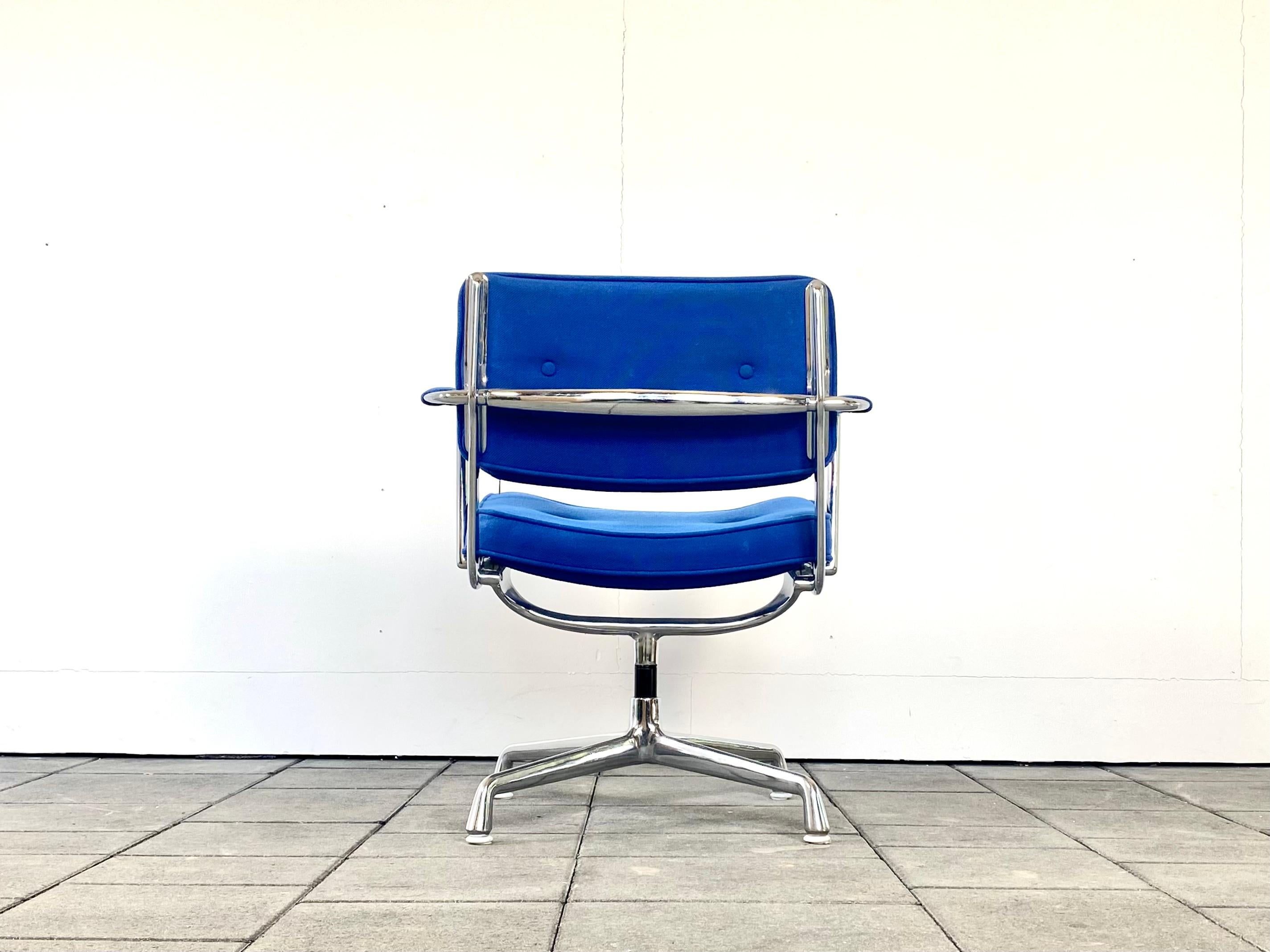 Mid-Century Modern Herman Miller ES102 Intermediate Chair Design Charles & Ray Eames For Sale
