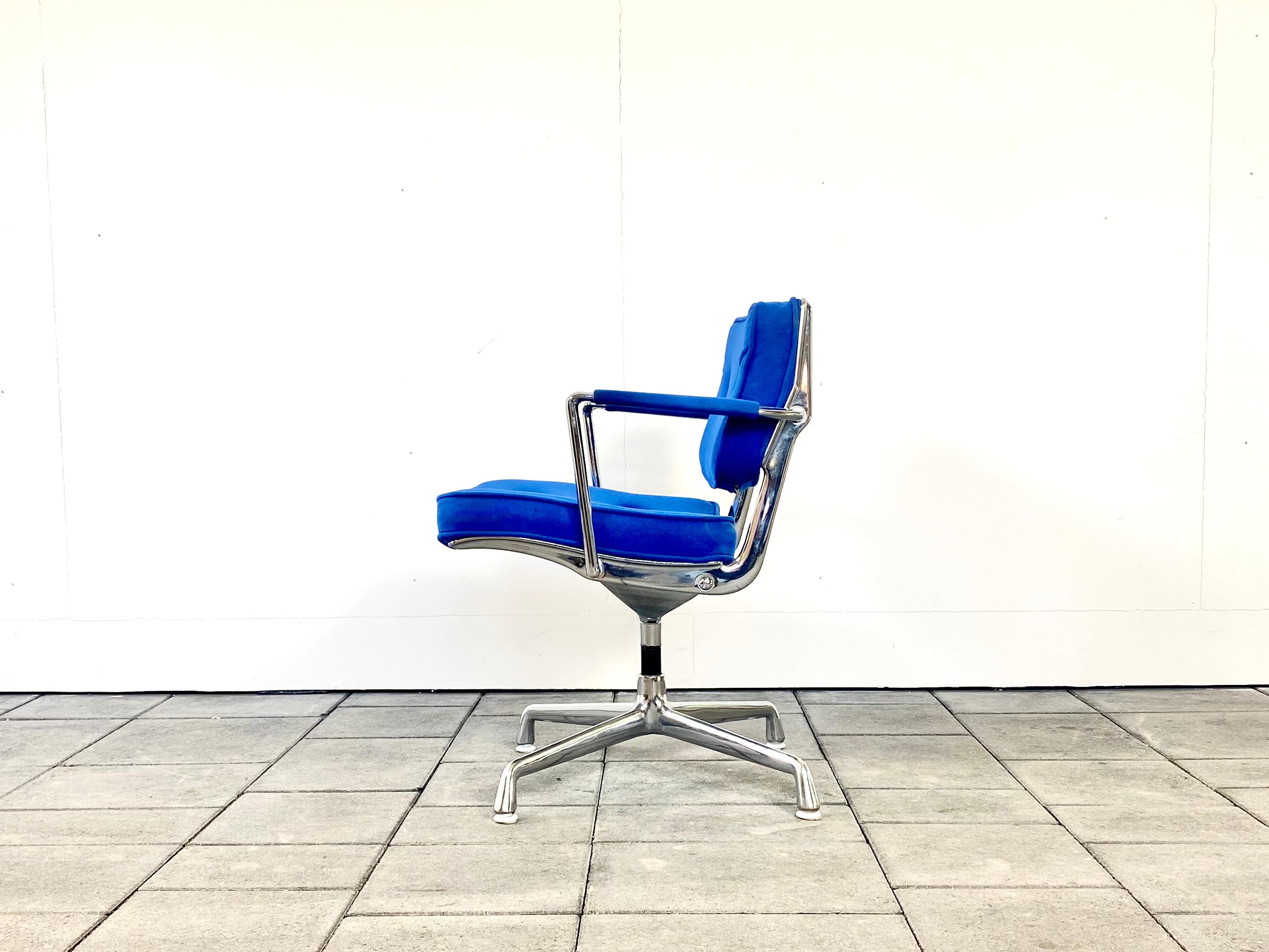 American Herman Miller ES102 Intermediate Chair Design Charles & Ray Eames For Sale