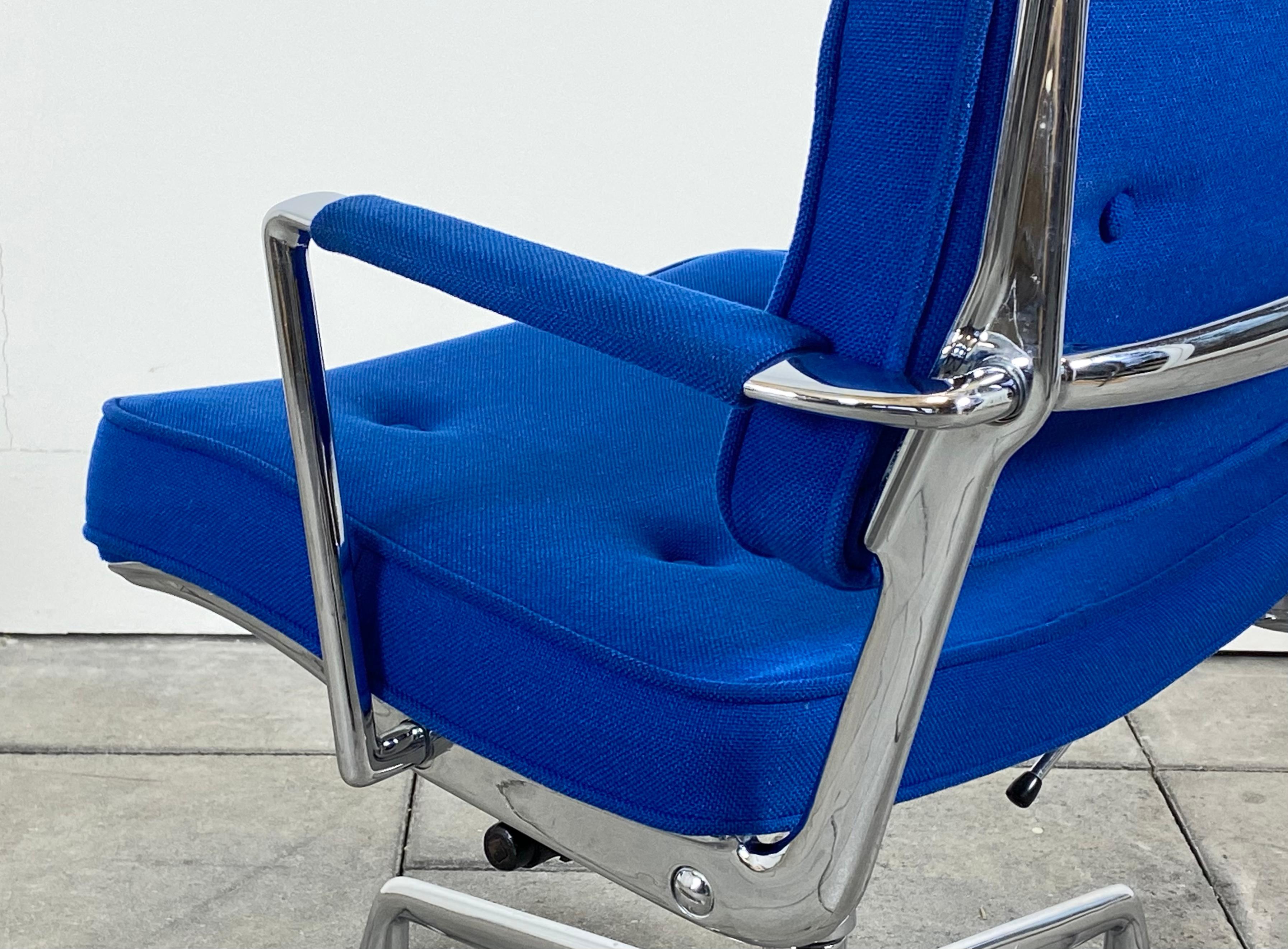 Herman Miller ES102 Intermediat Stuhl Design Charles & Ray Eames (Aluminium) im Angebot