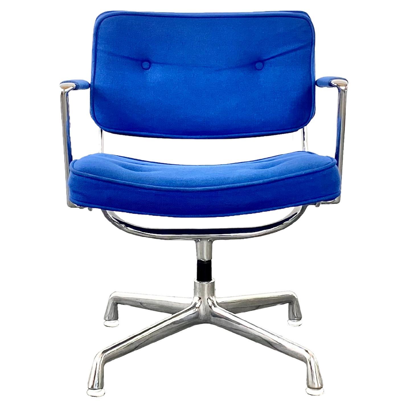 Herman Miller ES102 Intermediate Chair Design Charles & Ray Eames For Sale