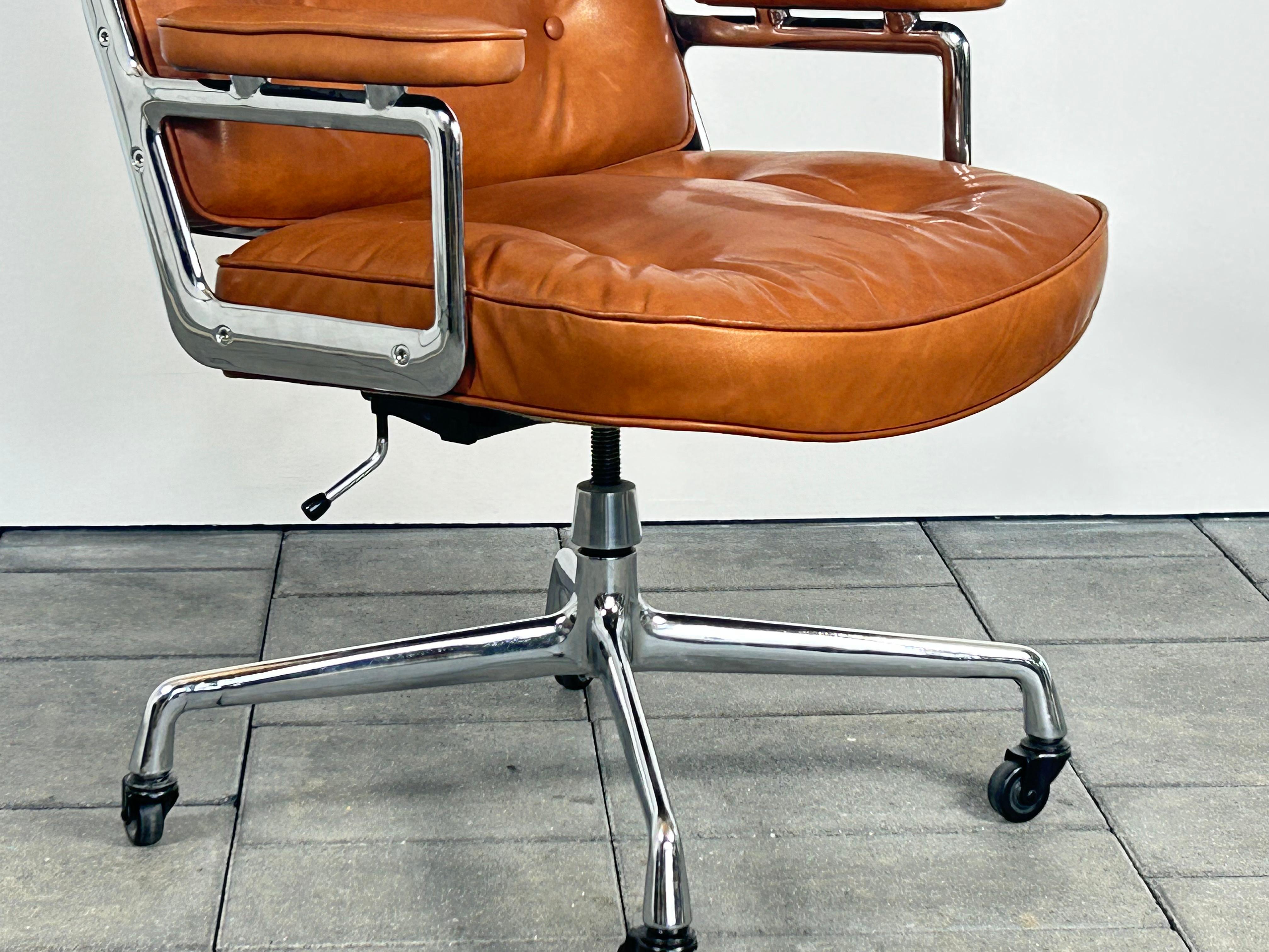 Herman Miller ES104 Lobby / Time Life Chair Designed by Charles & Ray Eames 3