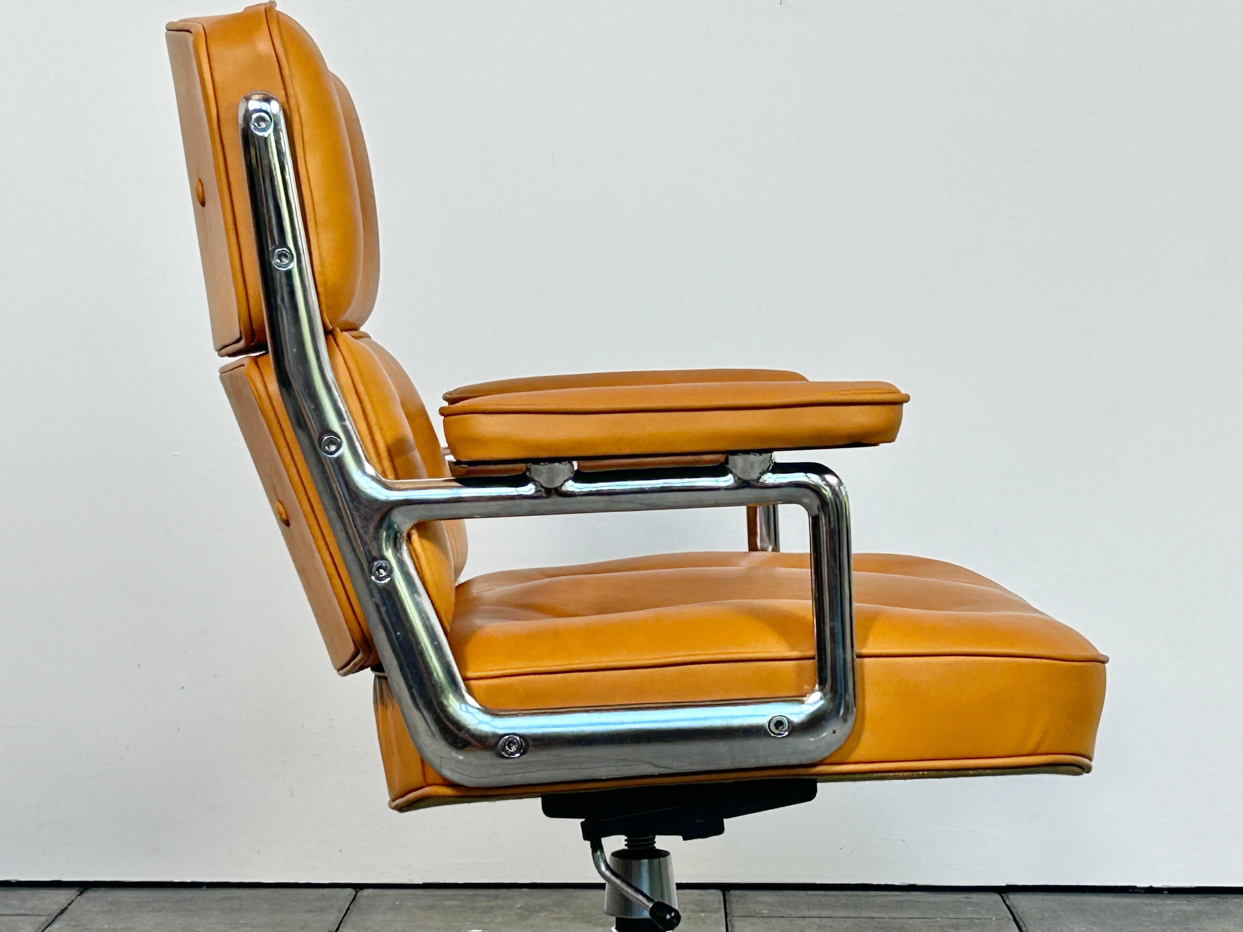 Chaise de salon/temporelle Herman Miller ES104 conçue par Charles & Ray Eames 4