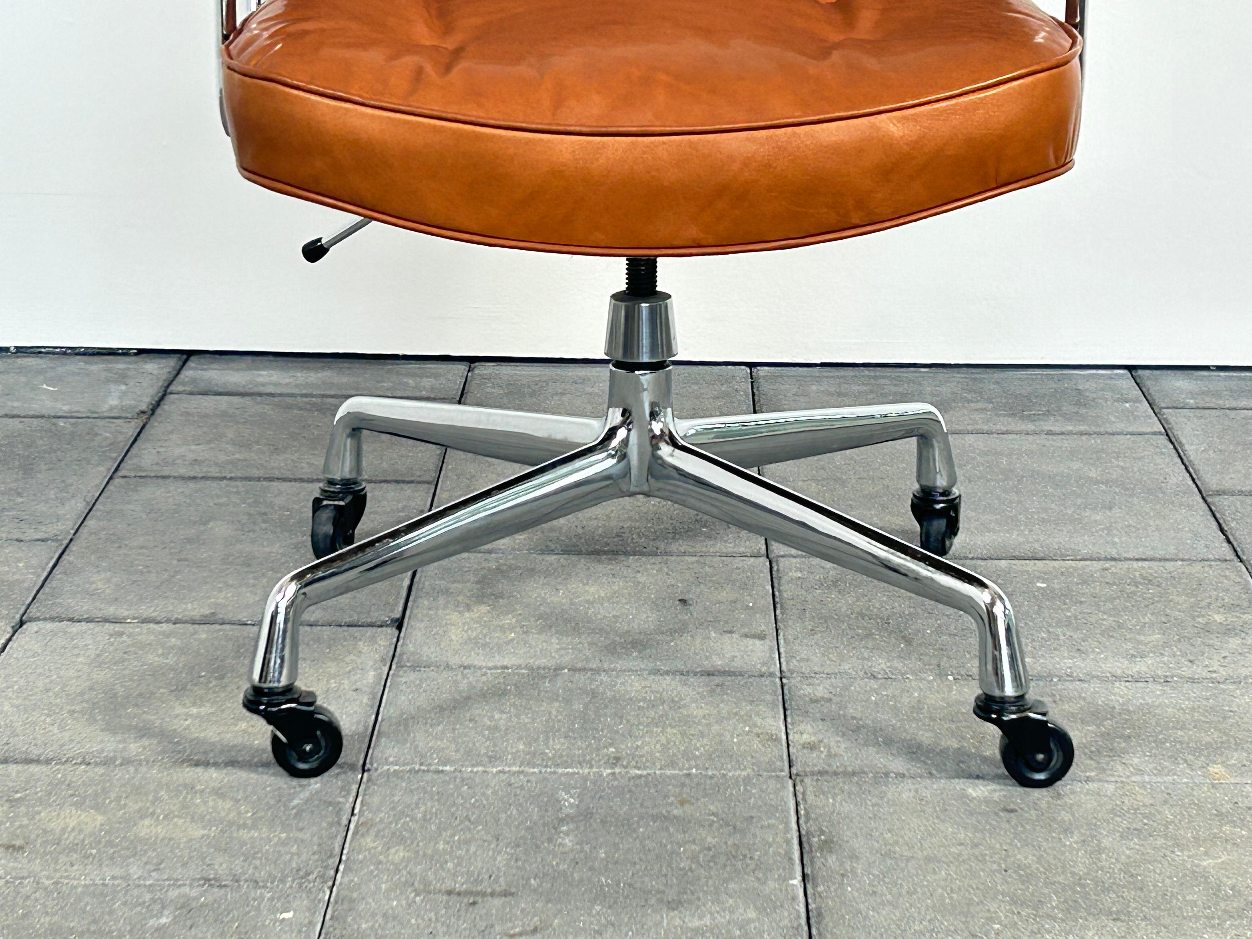 Herman Miller ES104 Lobby / Time Life Chair Designed by Charles & Ray Eames 8