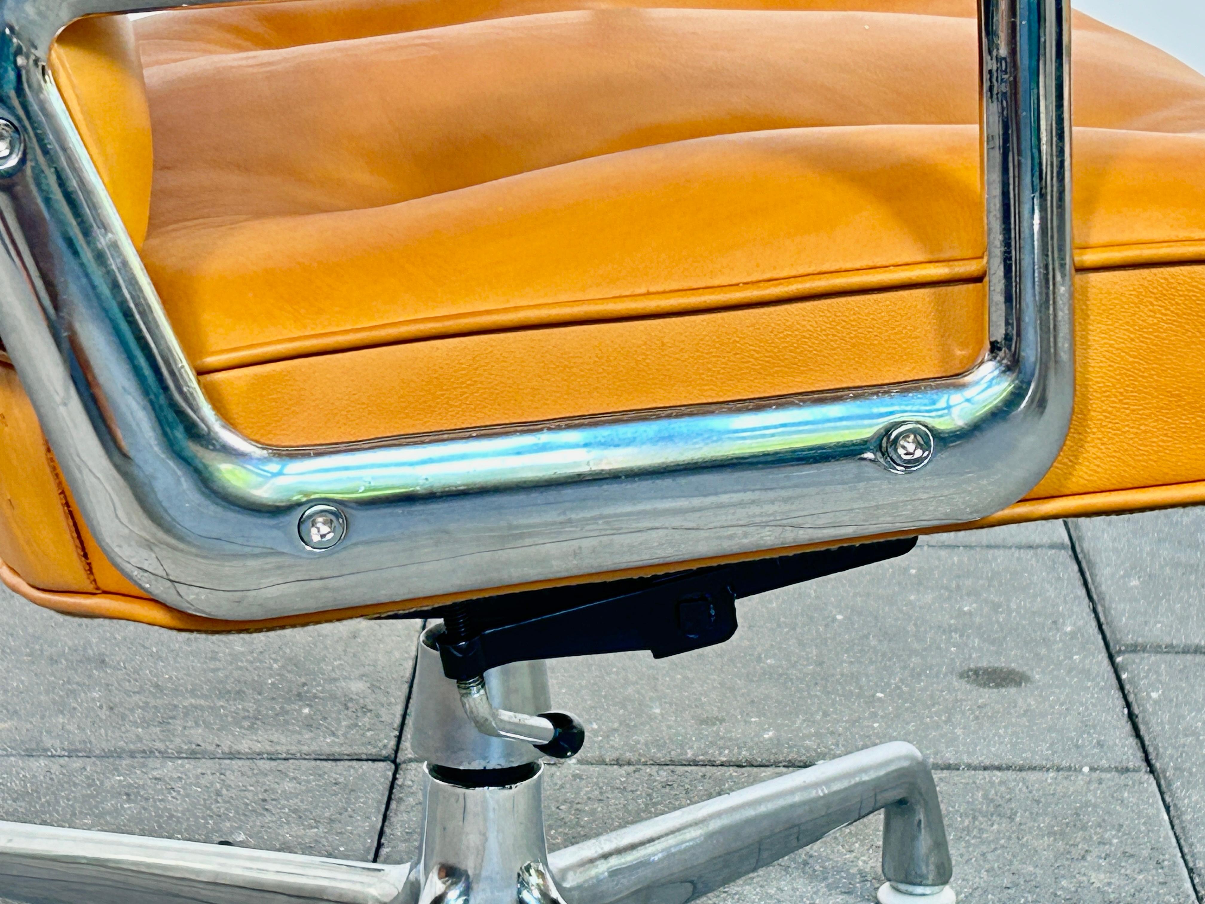 Chaise de salon/temporelle Herman Miller ES104 conçue par Charles & Ray Eames 13