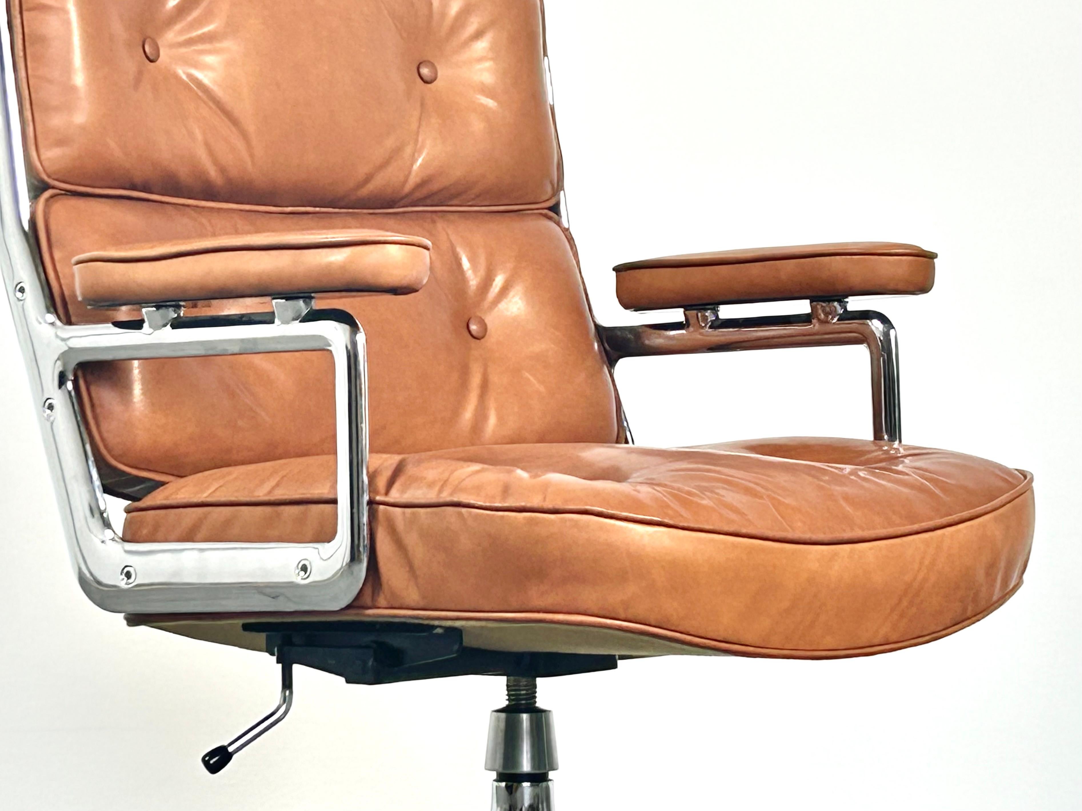 American Herman Miller ES104 Lobby / Time Life Chair Designed by Charles & Ray Eames