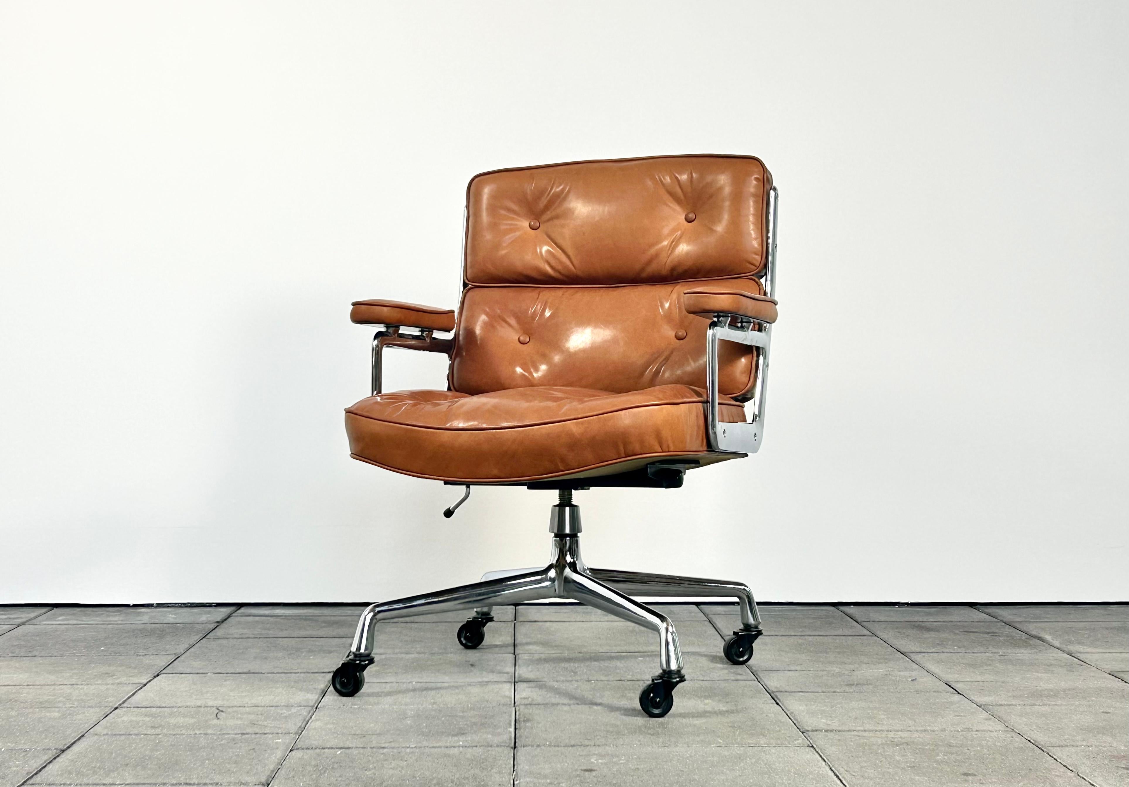 Herman Miller ES104 Lobby / Time Life Chair Designed by Charles & Ray Eames In Good Condition In Offenburg, Baden Wurthemberg