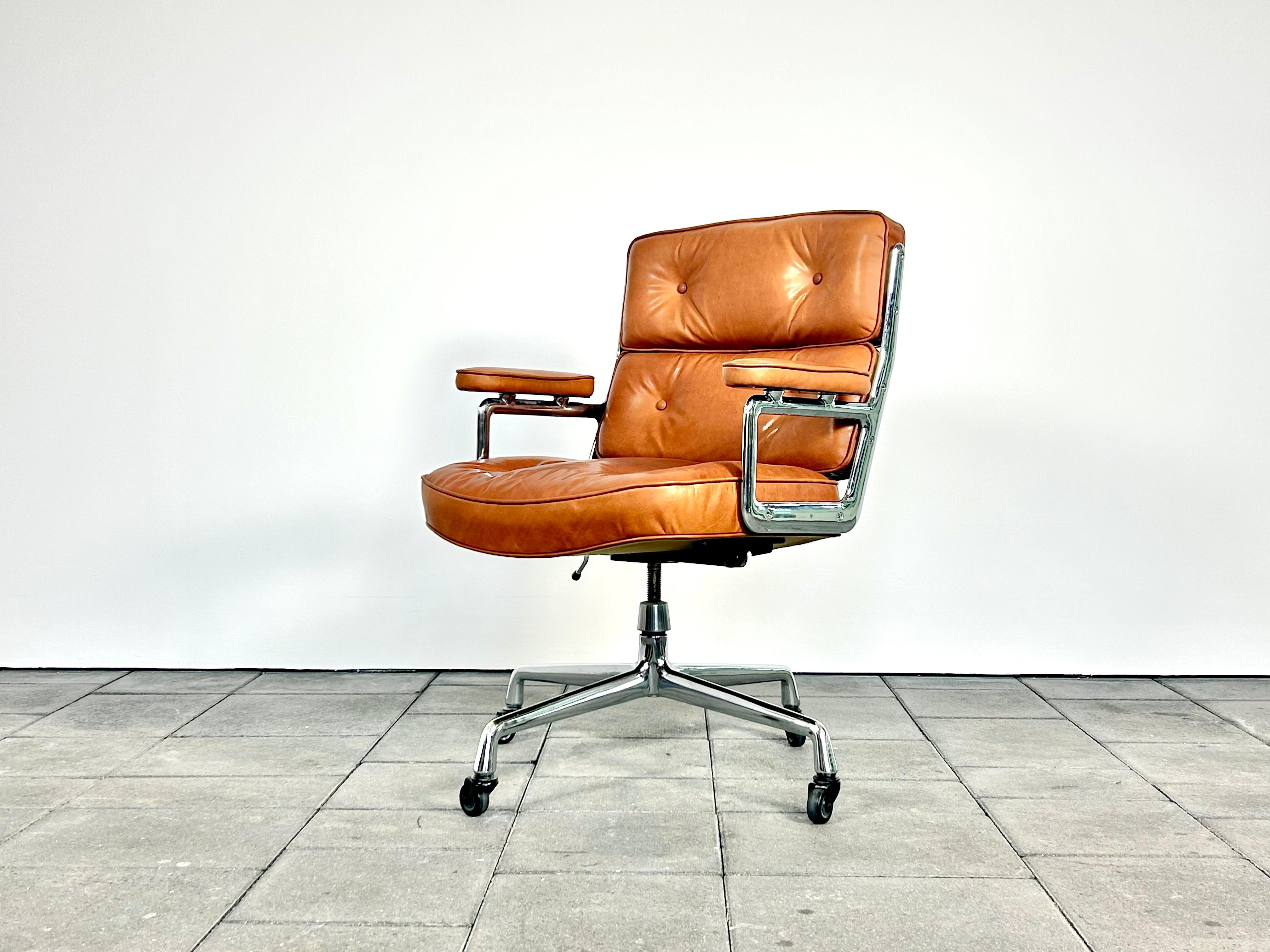 20th Century Herman Miller ES104 Lobby / Time Life Chair Designed by Charles & Ray Eames
