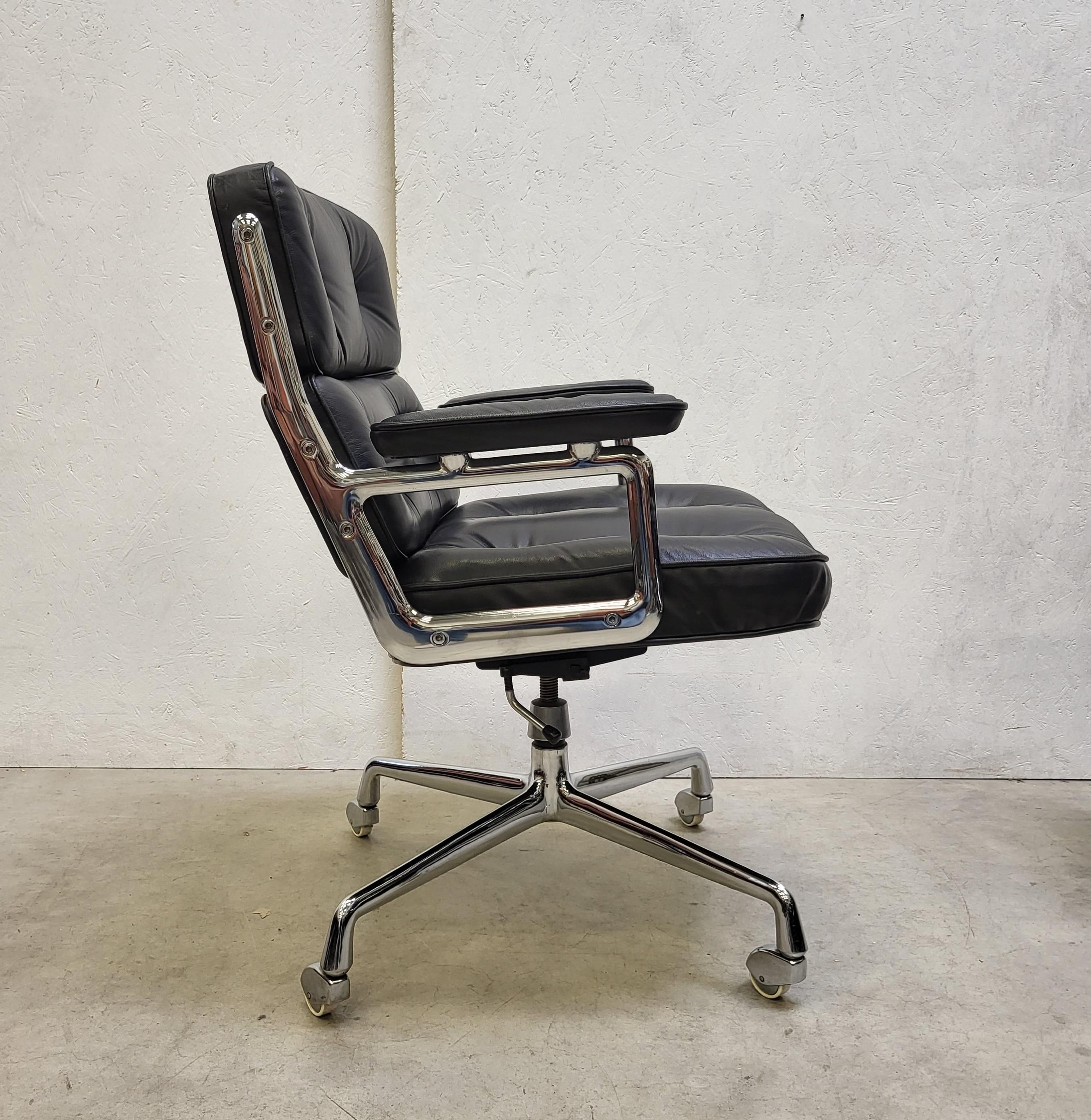 Herman Miller ES104 Time Life Lobby Office Chair by Charles Eames In Good Condition In Aachen, NW