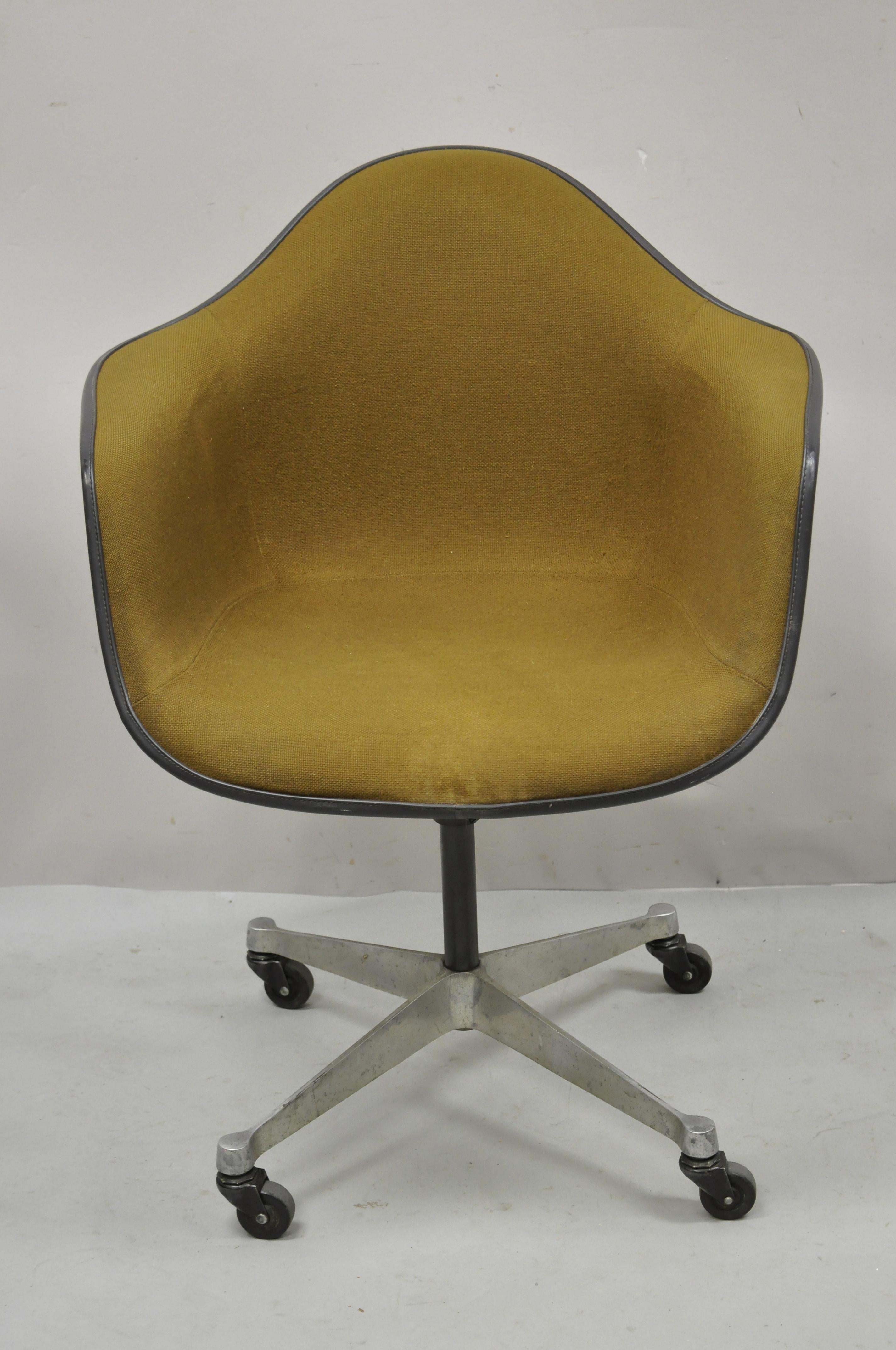 Herman Miller fiberglass shell brown upholstered swivel office desk chair on wheels. Item features rolling casters, upholstered seat, metal base, fiberglass frame, original stamp, very nice vintage item. Circa 1970s. Measurements: 33.5