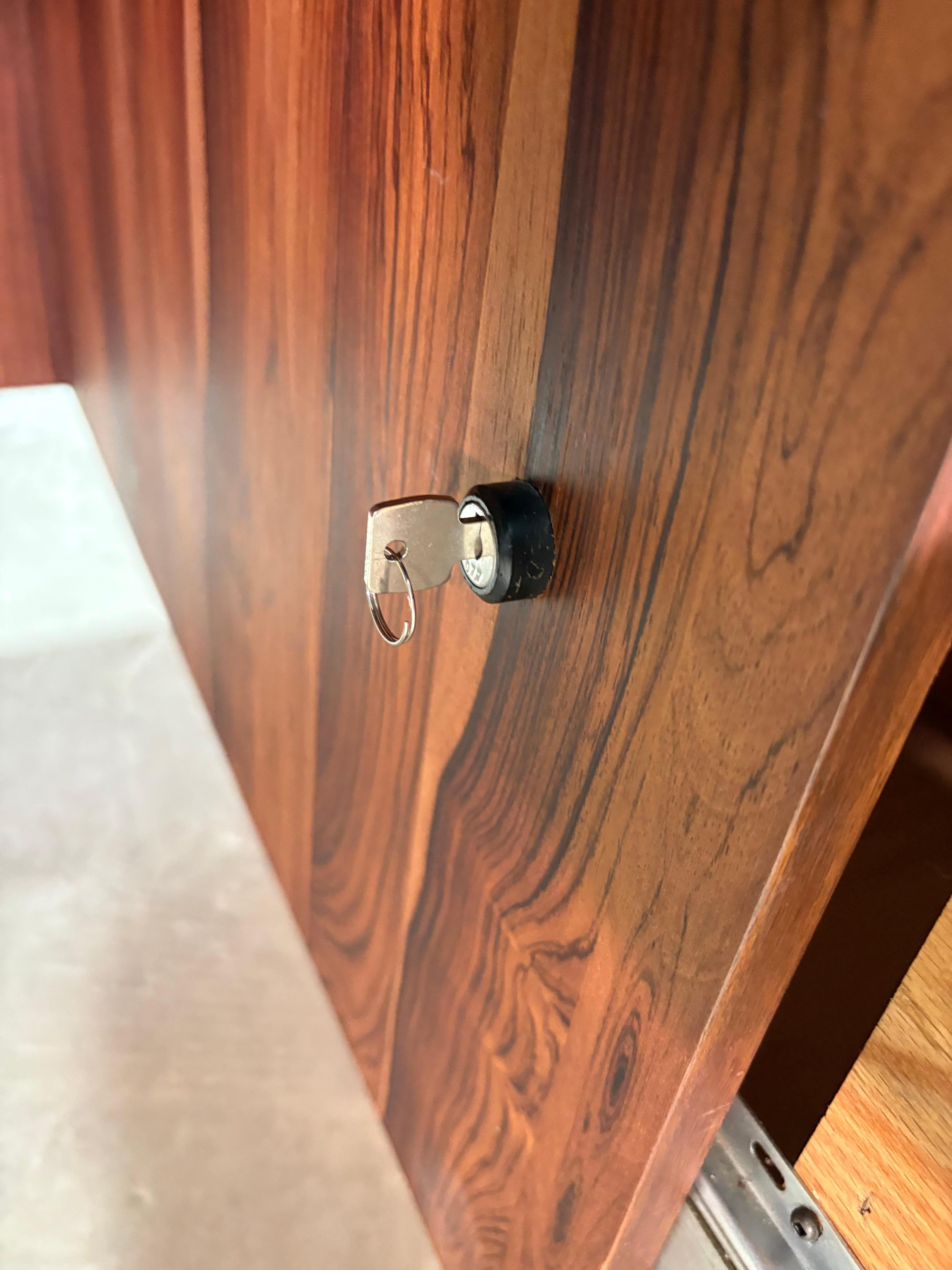 Herman Miller per Biltrite Scrivania direzionale in legno di palissandro e pelle in vendita 6