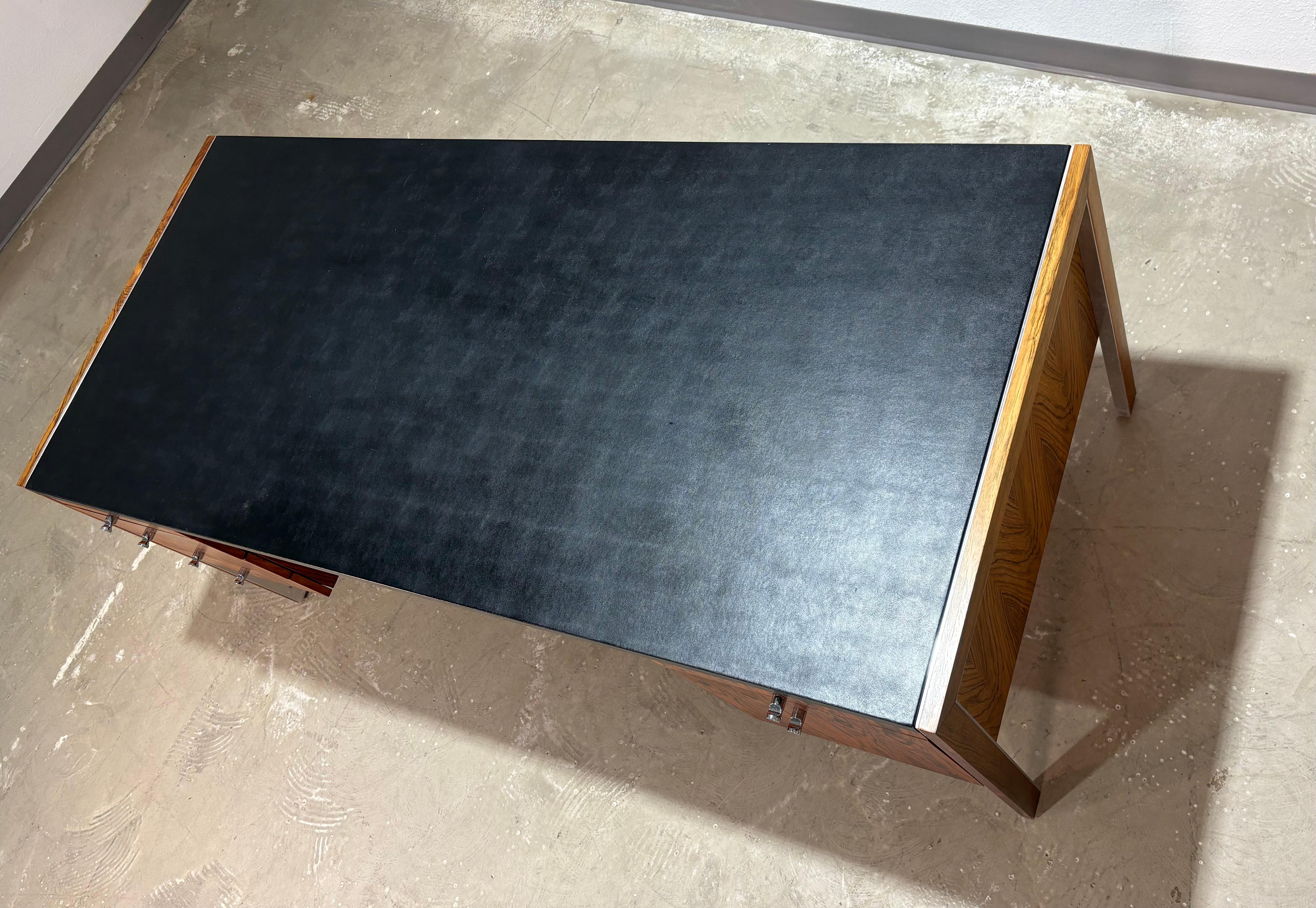 Herman Miller per Biltrite Scrivania direzionale in legno di palissandro e pelle in vendita 8