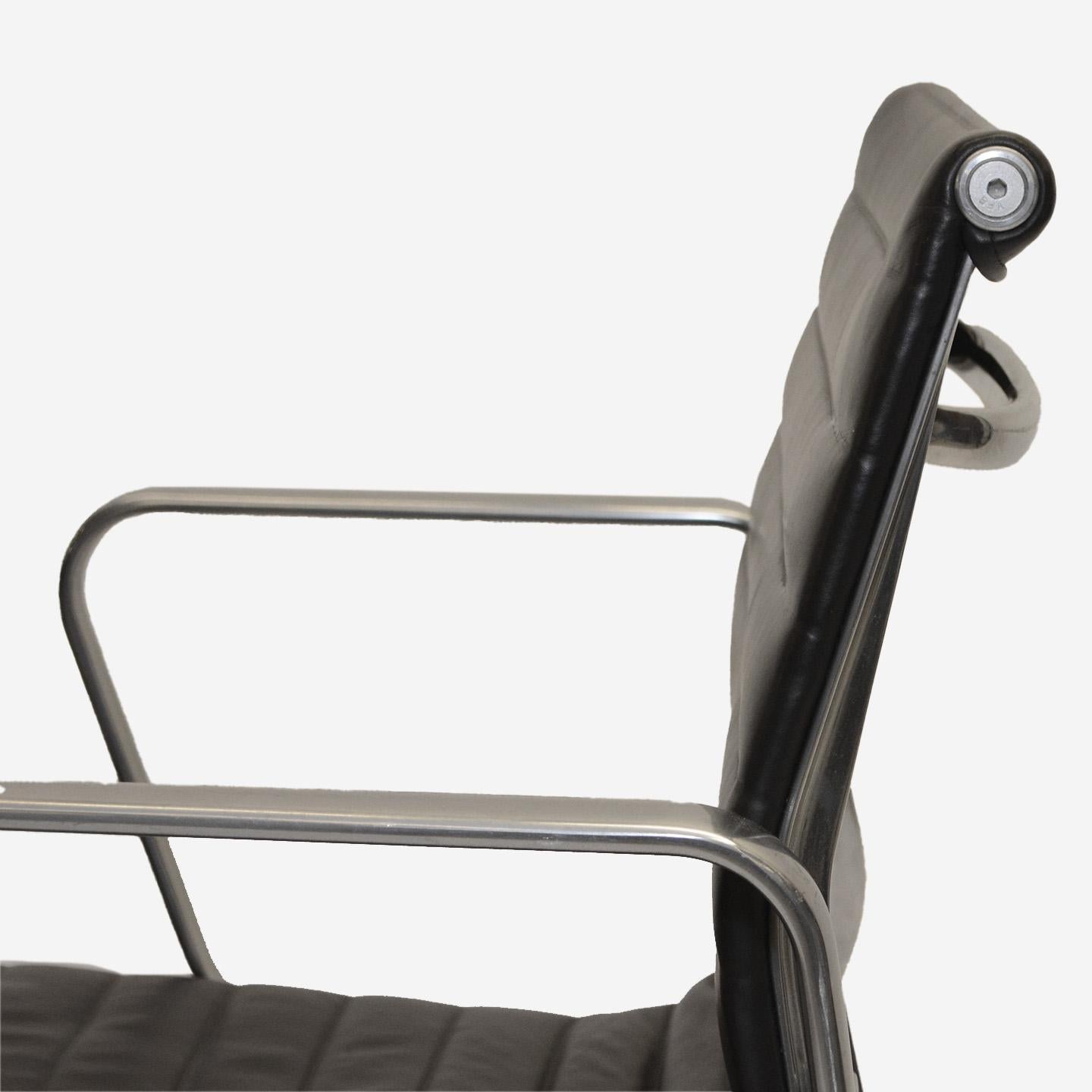 XXIe siècle et contemporain Herman Miller for Eames Mid-Century Modern Aluminum Grp Leather Chairs Espresso (Chaises en aluminium et cuir)