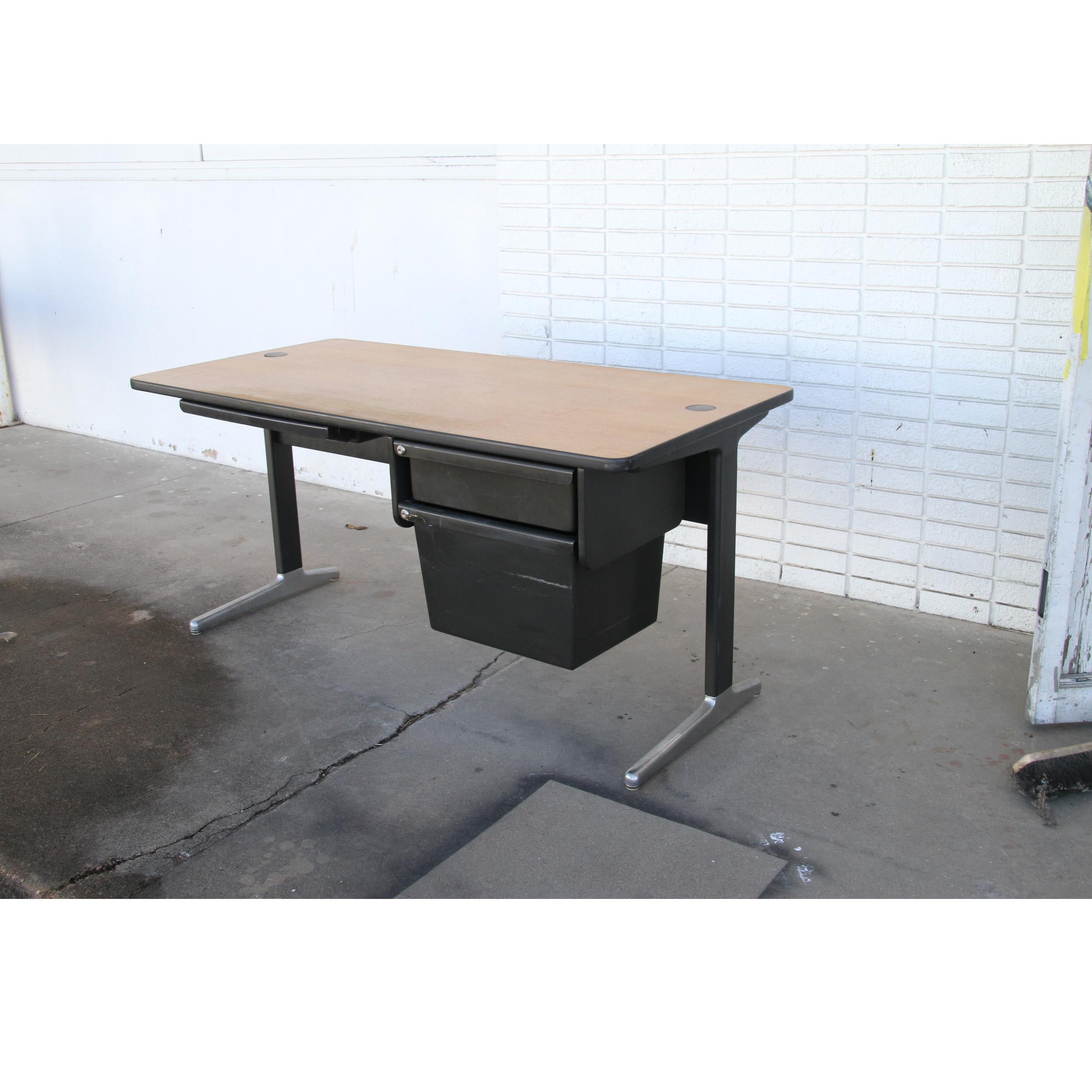 Escritorio de oficina Herman Miller George Nelson Action Moderno de mediados de siglo en venta