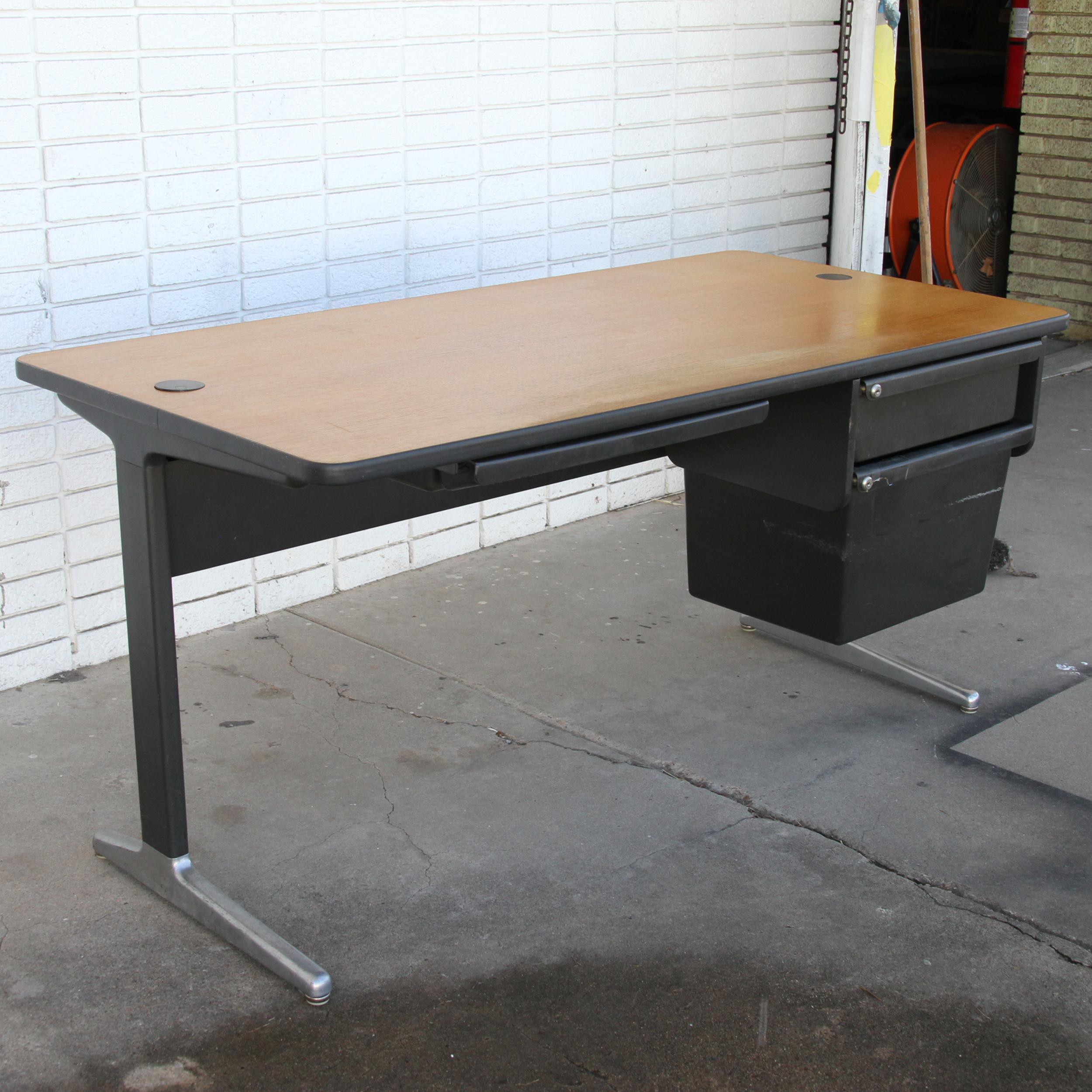 Escritorio de oficina Herman Miller George Nelson Action Estadounidense en venta