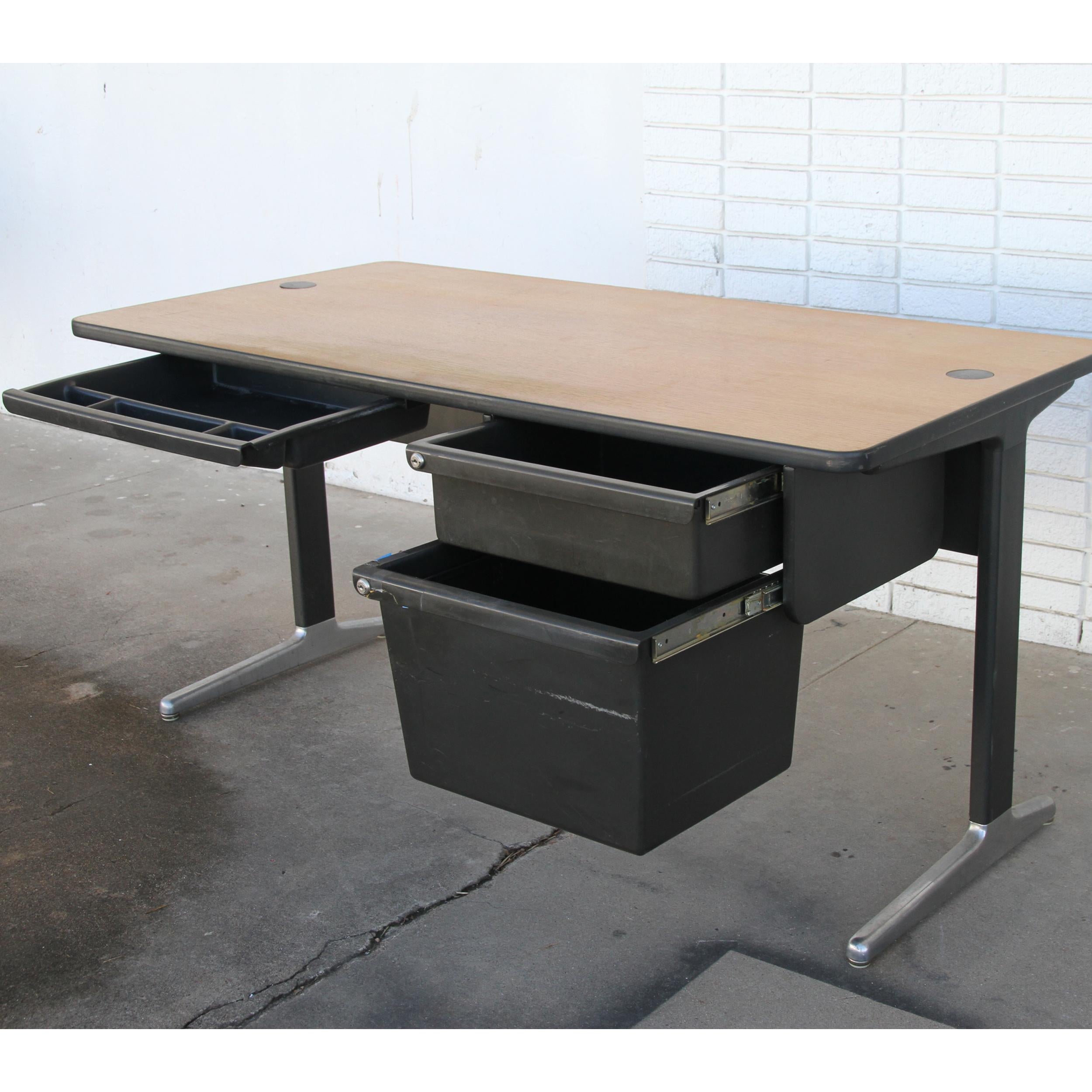 Escritorio de oficina Herman Miller George Nelson Action en Bueno estado para la venta en Pasadena, TX