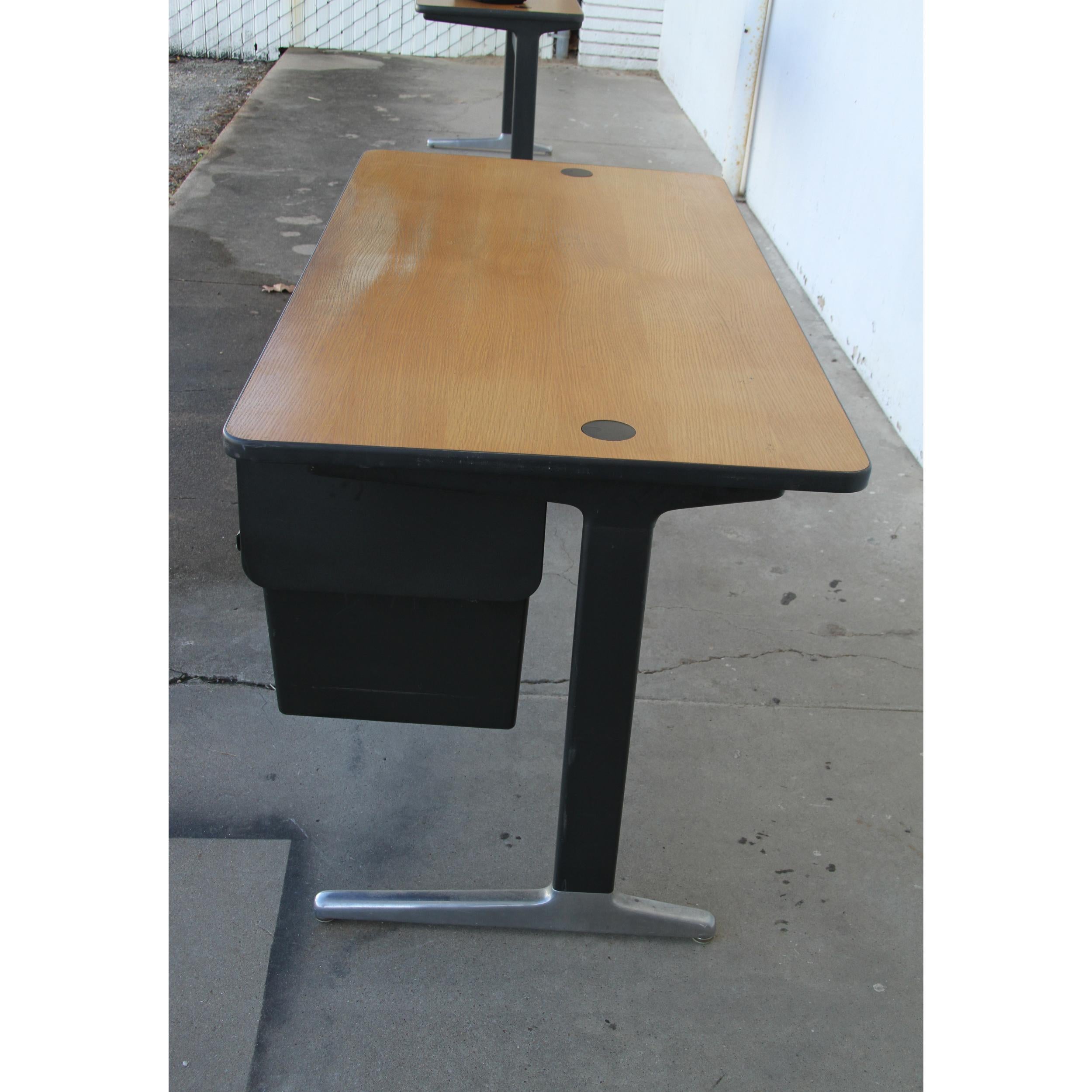 Escritorio de oficina Herman Miller George Nelson Action siglo XX en venta