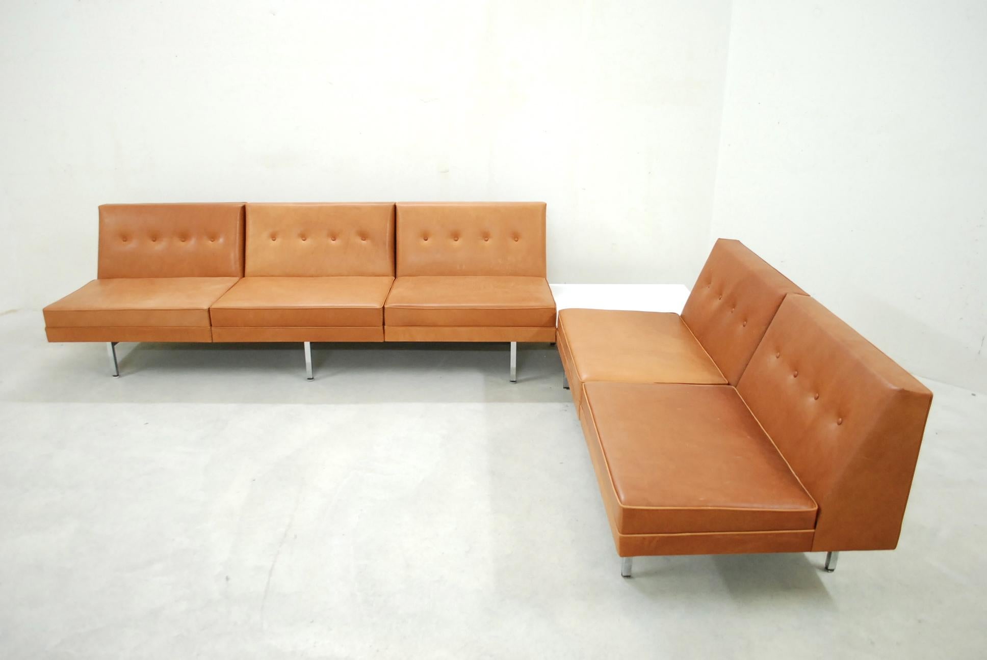 Herman Miller George Nelson Cognacfarbenes modulares Sofa aus Naturleder im Zustand „Hervorragend“ im Angebot in Munich, Bavaria