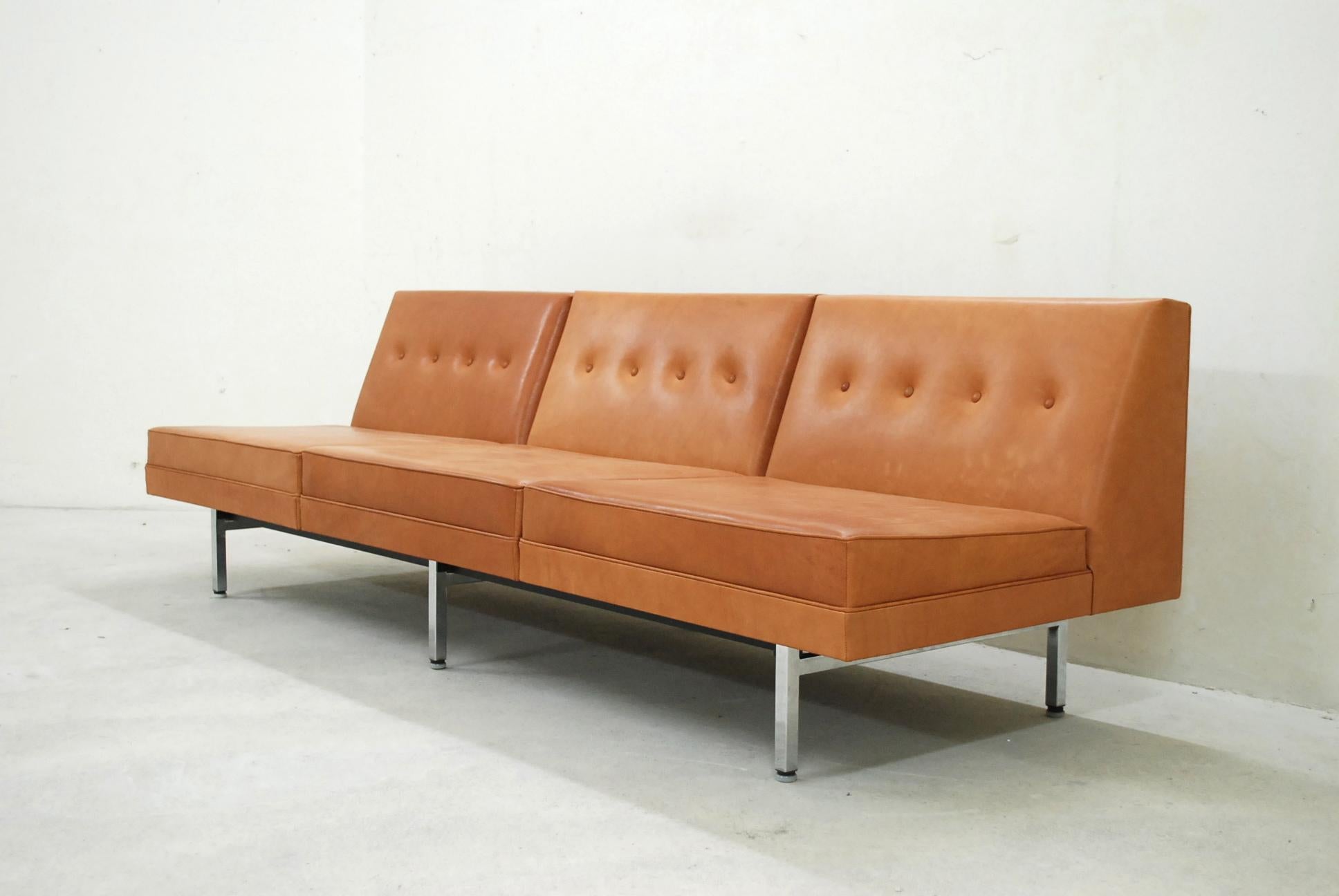 Herman Miller George Nelson Cognacfarbenes modulares Sofa aus Naturleder (Stahl) im Angebot