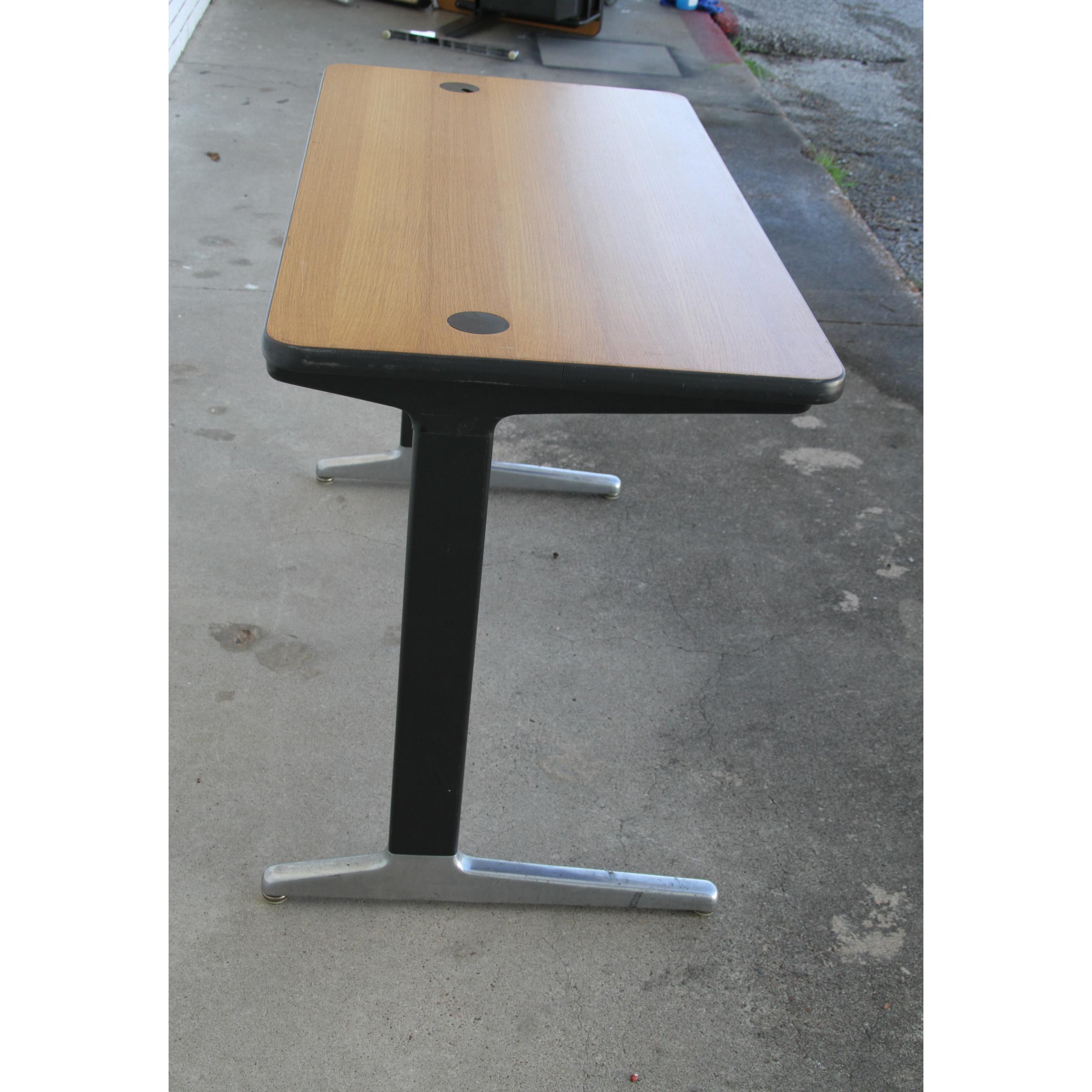 Herman Miller George Nelson & Robert Propst A02 Desk In Good Condition For Sale In Pasadena, TX