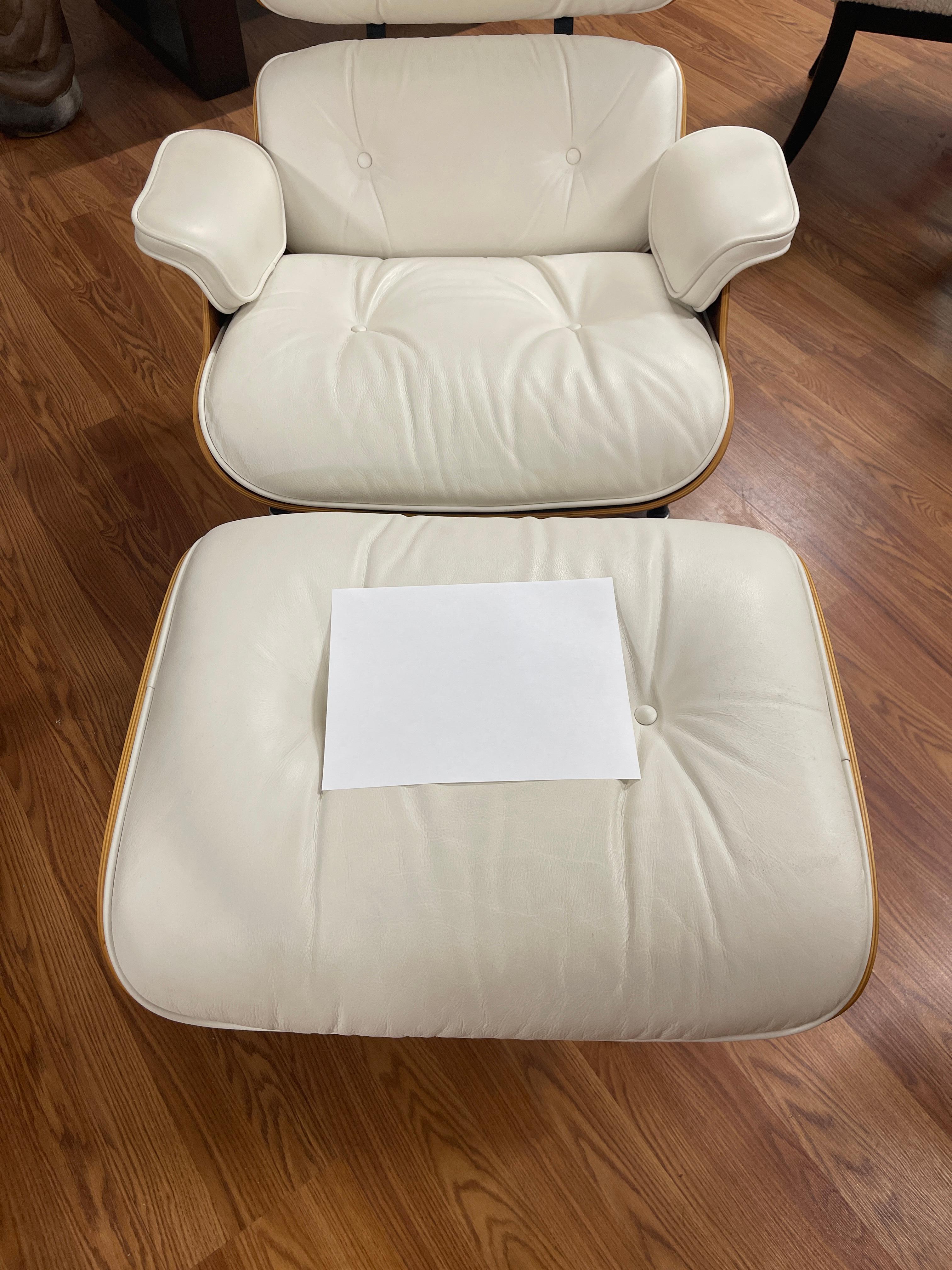 Herman Miller Ivory Leather Eames Lounge Chair and Ottoman 670/671 9