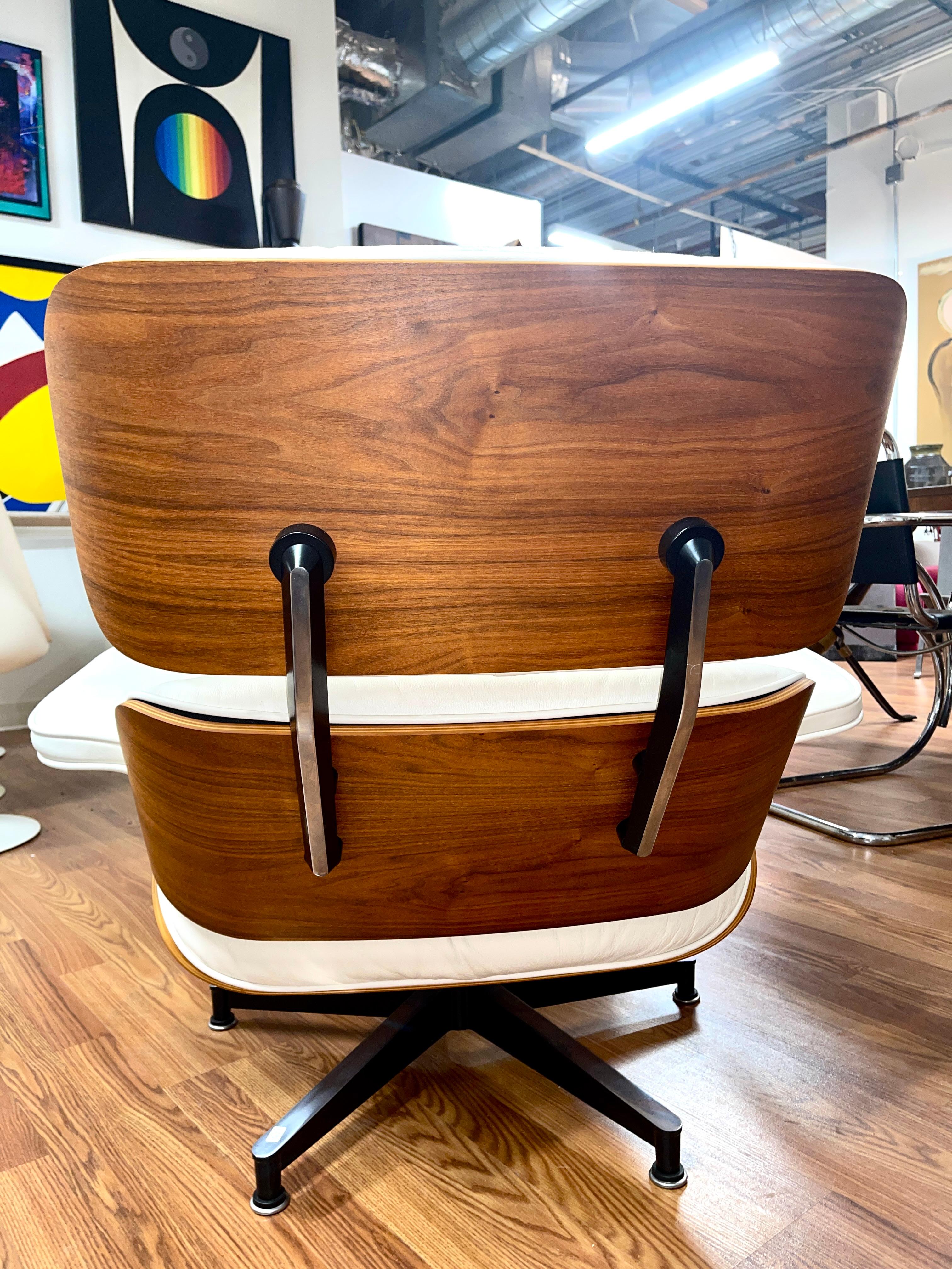 Contemporary Herman Miller Ivory Leather Eames Lounge Chair and Ottoman 670/671