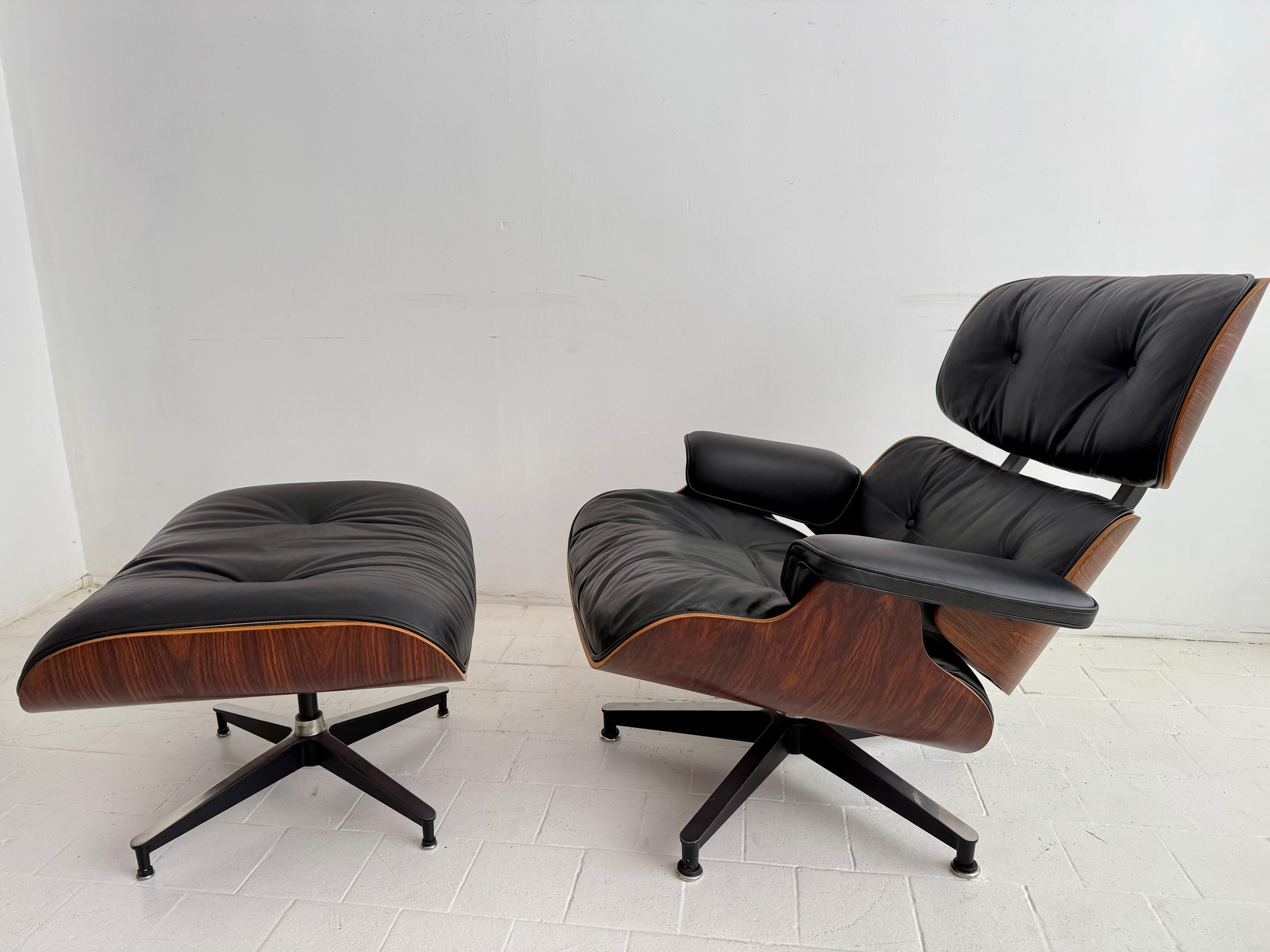 Late 20th Century Herman Miller mid 70's Brazilian rosewood Eames lounge chair  670 671  in LONDON For Sale