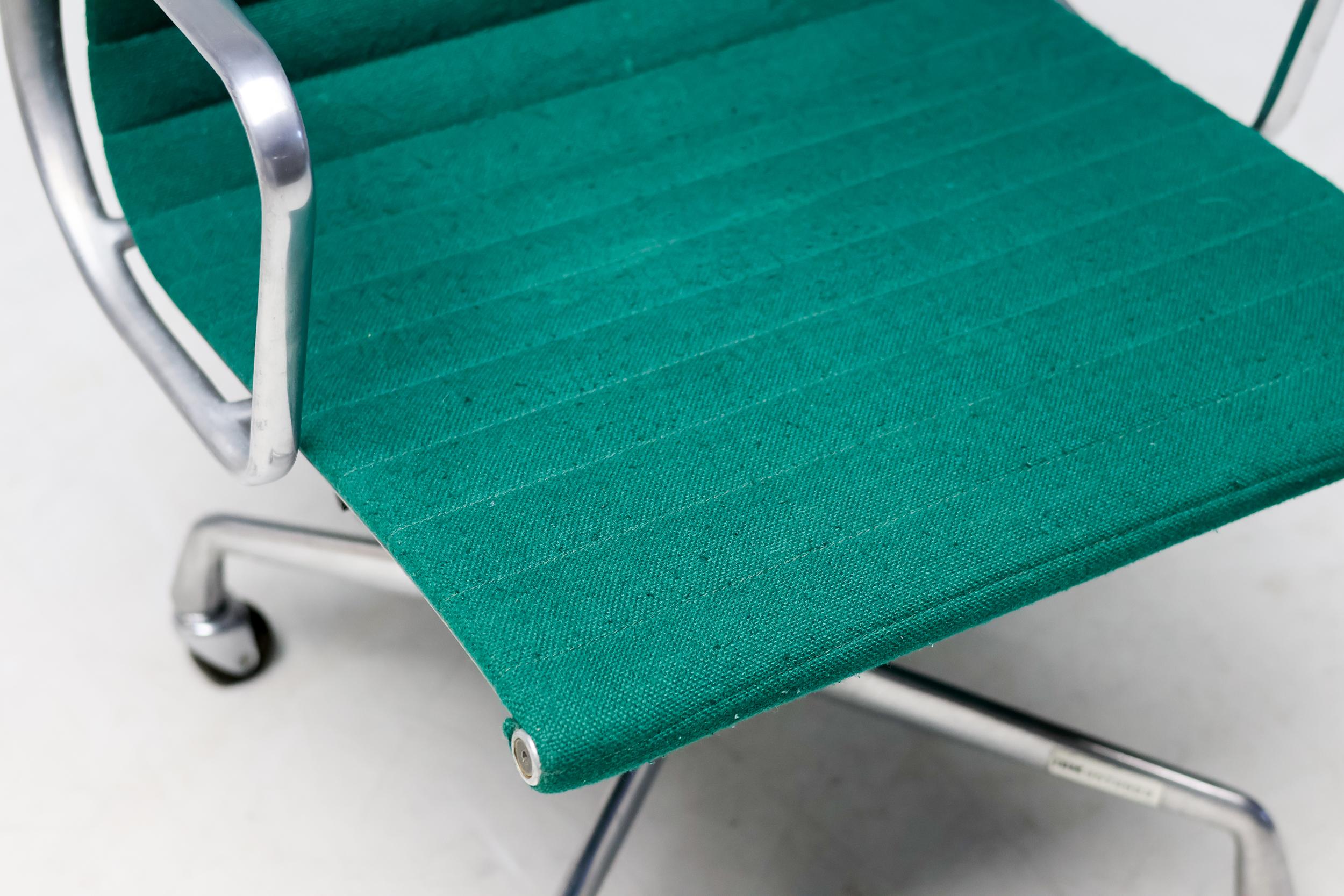 20th Century Herman Miller Mid Century Modern Charles & Ray Eames Green Executive Desk Chair For Sale