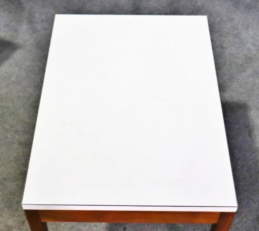 Mid-Century Modern Tables du milieu du siècle d'Aerman Miller en vente