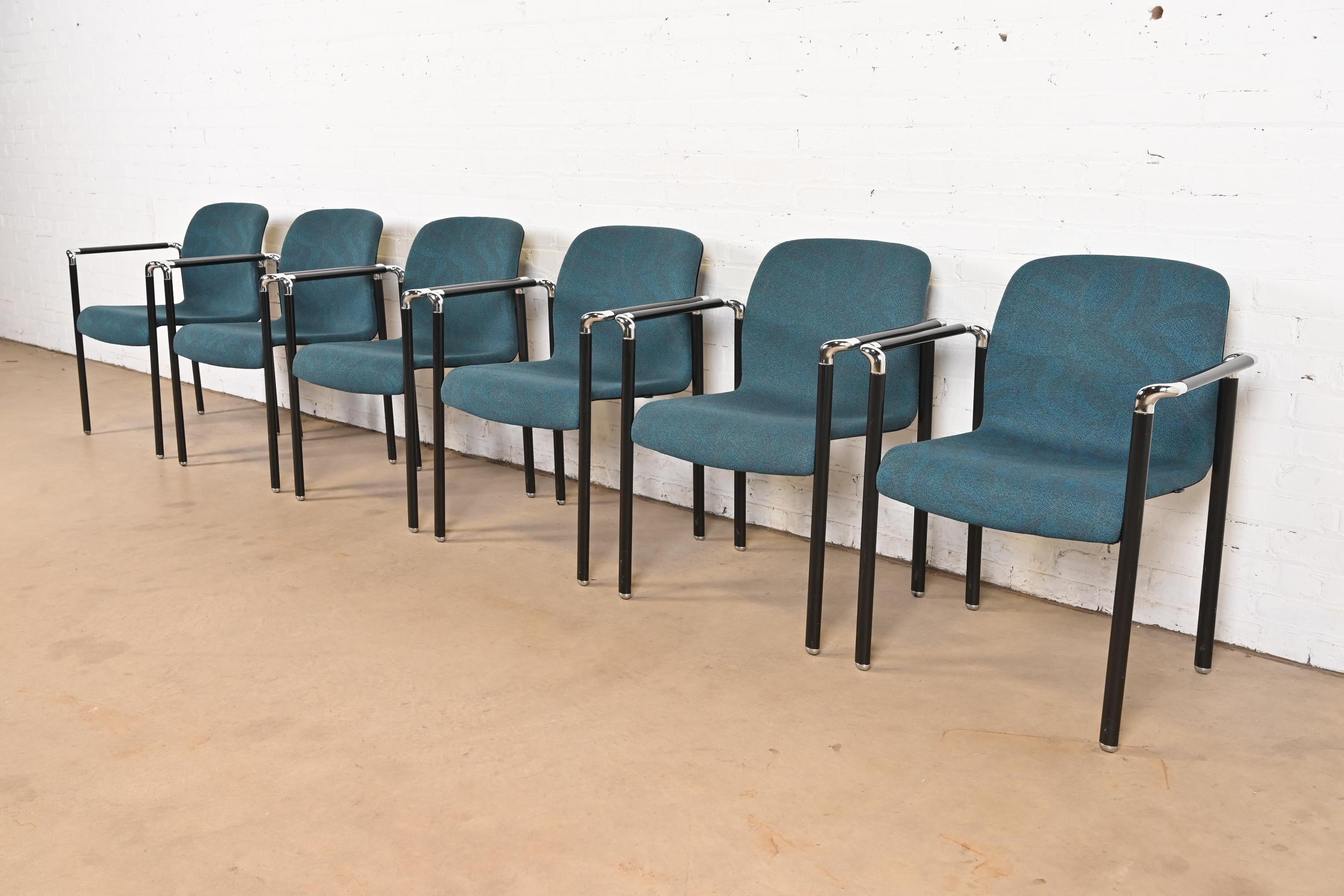 Fauteuils empilables modernes d'Herman Miller, paire en vente 4
