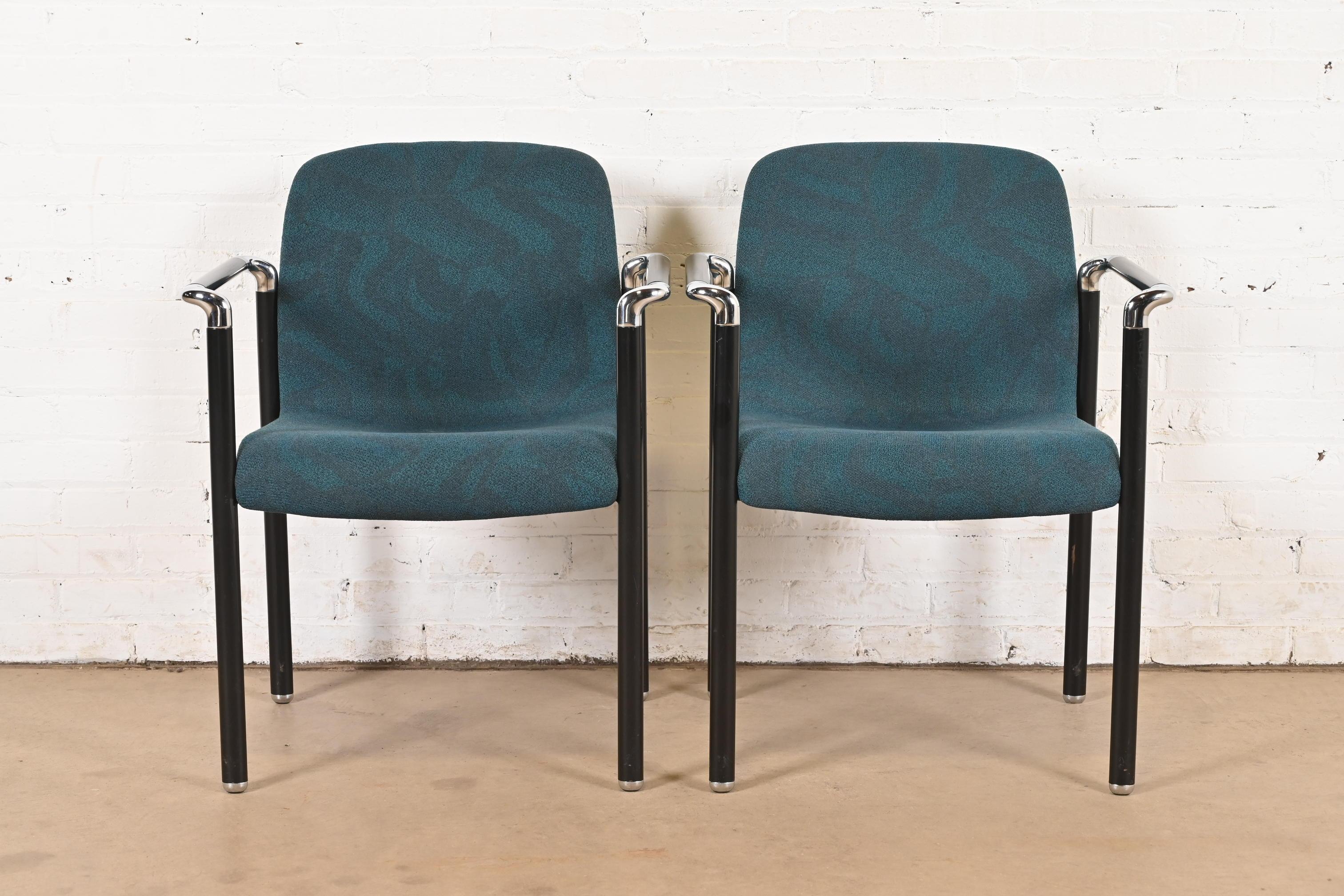 Mid-Century Modern Fauteuils empilables modernes d'Herman Miller, paire en vente