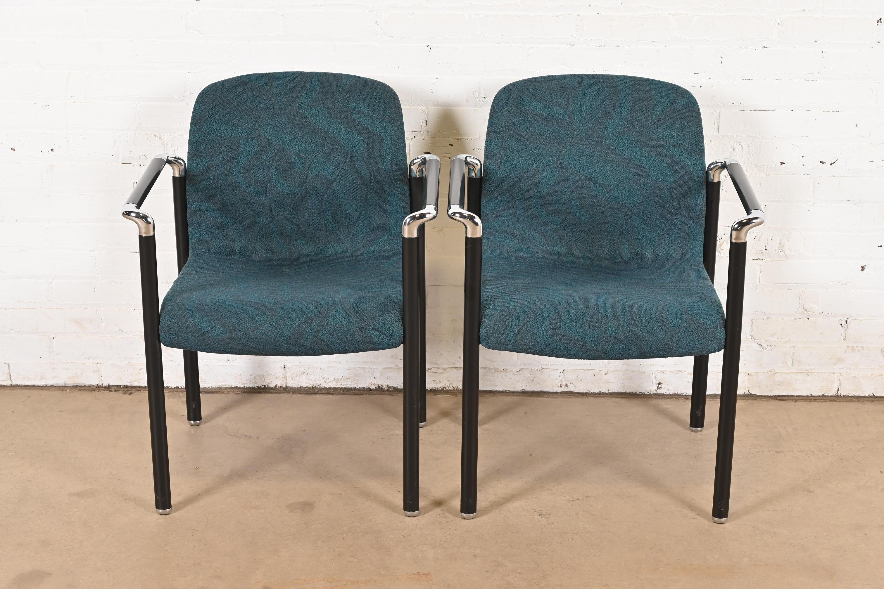 Américain Fauteuils empilables modernes d'Herman Miller, paire en vente