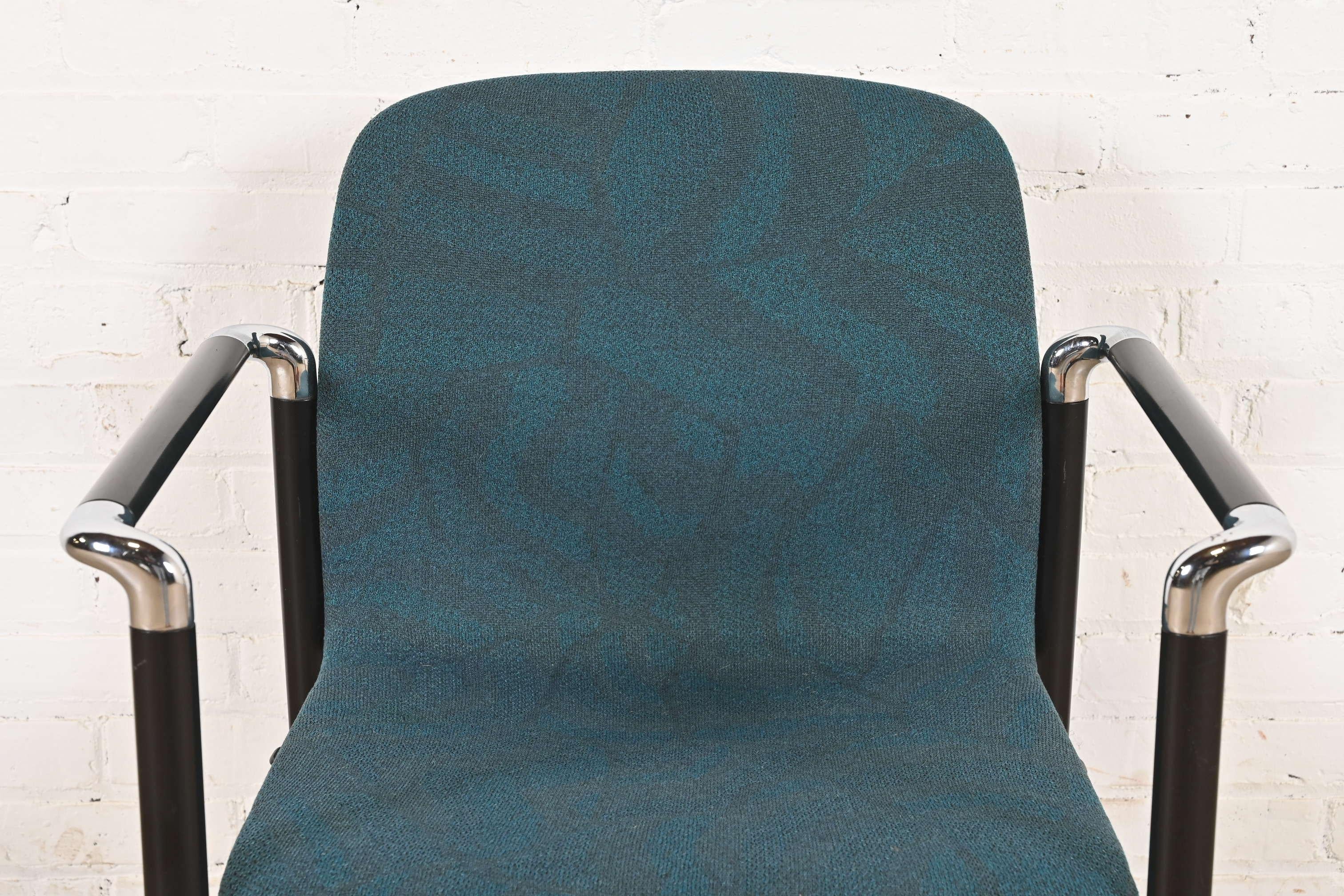Aluminium Fauteuils empilables modernes d'Herman Miller, paire en vente
