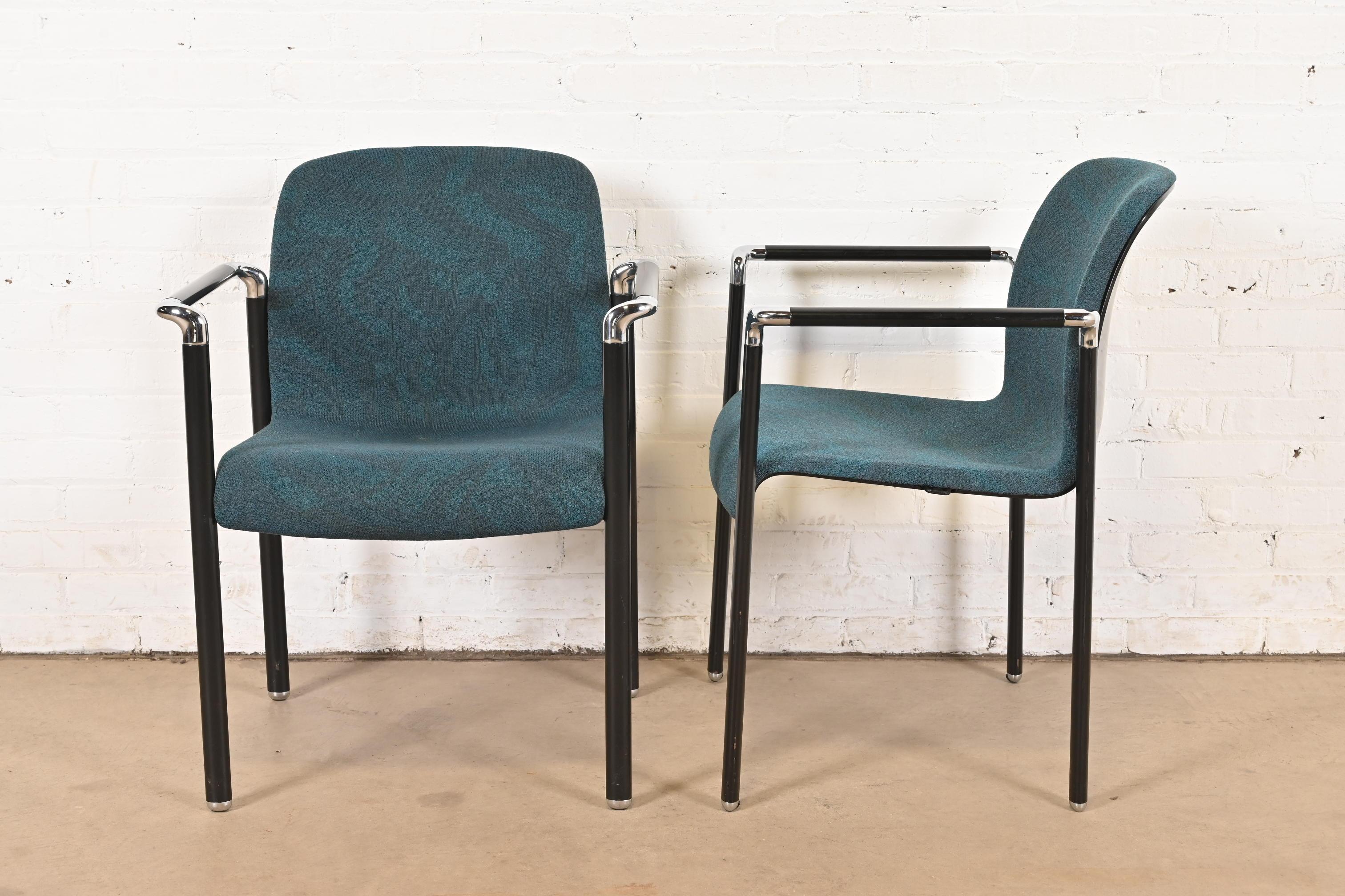 Fauteuils empilables modernes d'Herman Miller, paire en vente 1