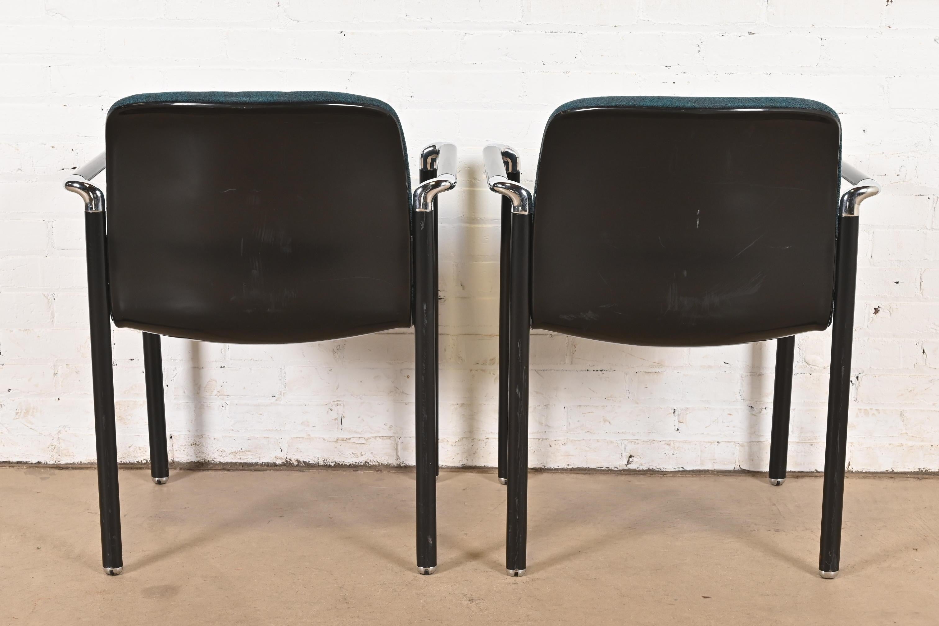 Fauteuils empilables modernes d'Herman Miller, paire en vente 2