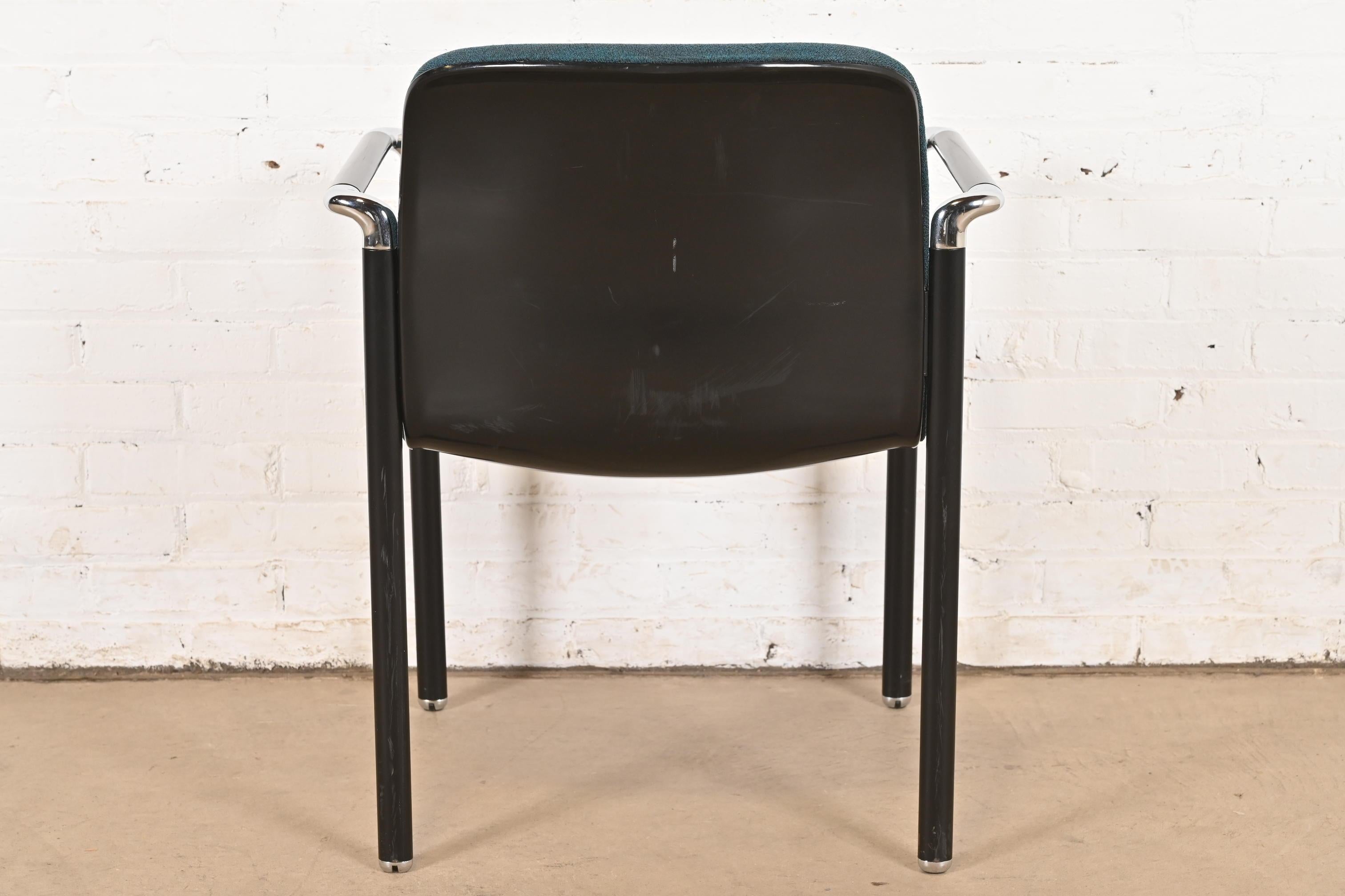 Fauteuils empilables modernes d'Herman Miller, lot de quatre en vente 3